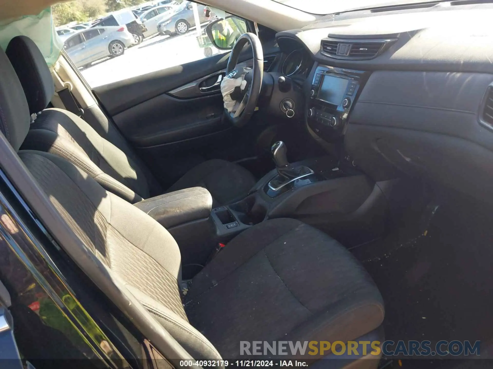 5 Photograph of a damaged car 5N1AT2MTXLC752654 NISSAN ROGUE 2020