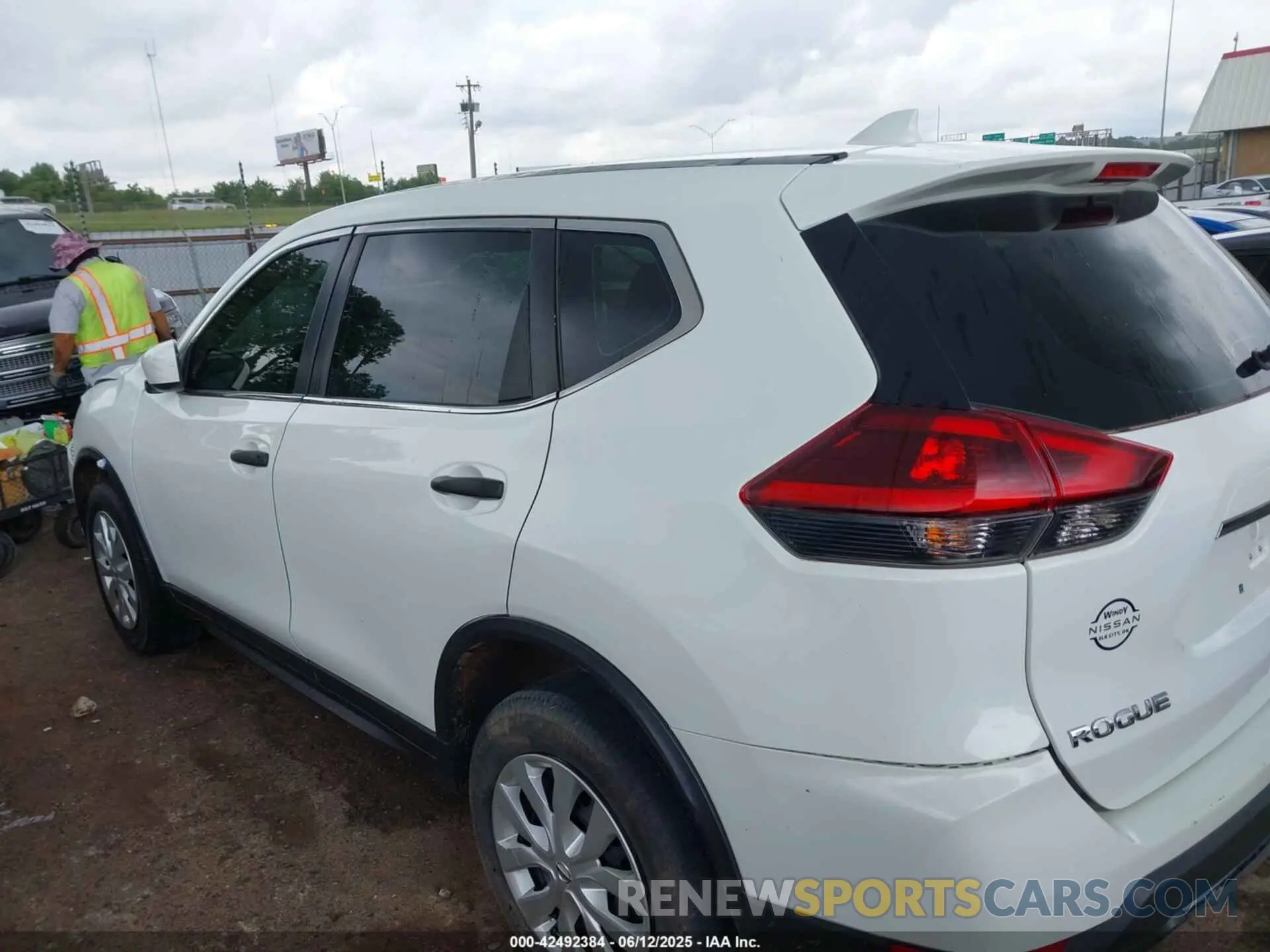 14 Photograph of a damaged car 5N1AT2MV0LC711564 NISSAN ROGUE 2020