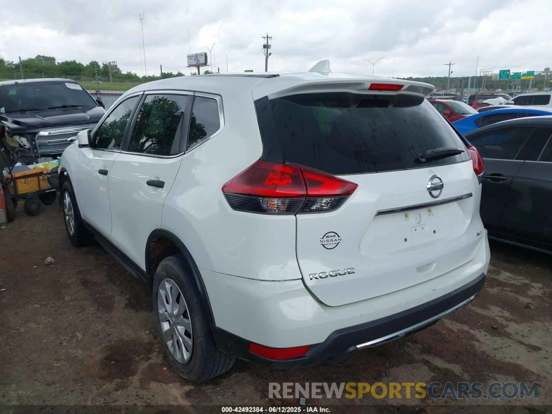 3 Photograph of a damaged car 5N1AT2MV0LC711564 NISSAN ROGUE 2020