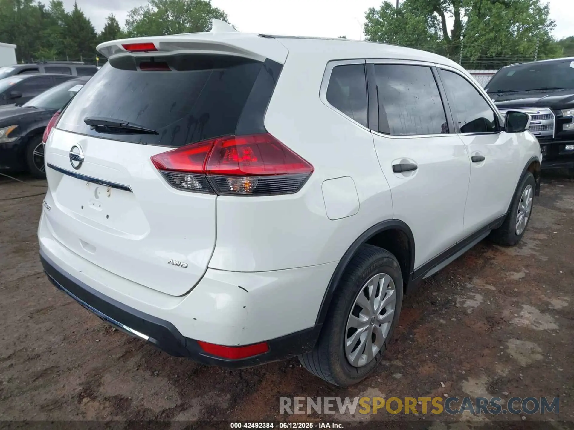 4 Photograph of a damaged car 5N1AT2MV0LC711564 NISSAN ROGUE 2020