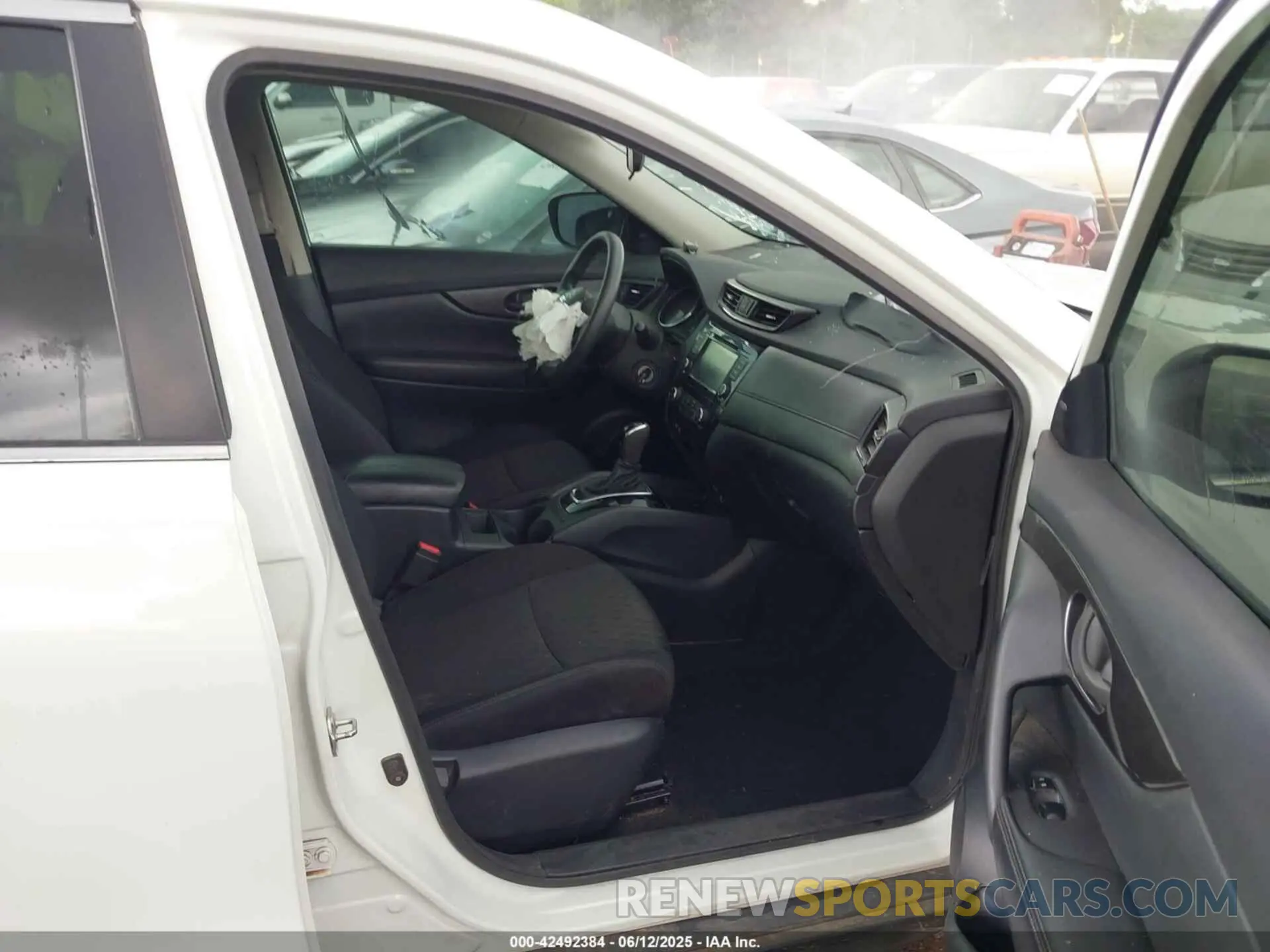 5 Photograph of a damaged car 5N1AT2MV0LC711564 NISSAN ROGUE 2020