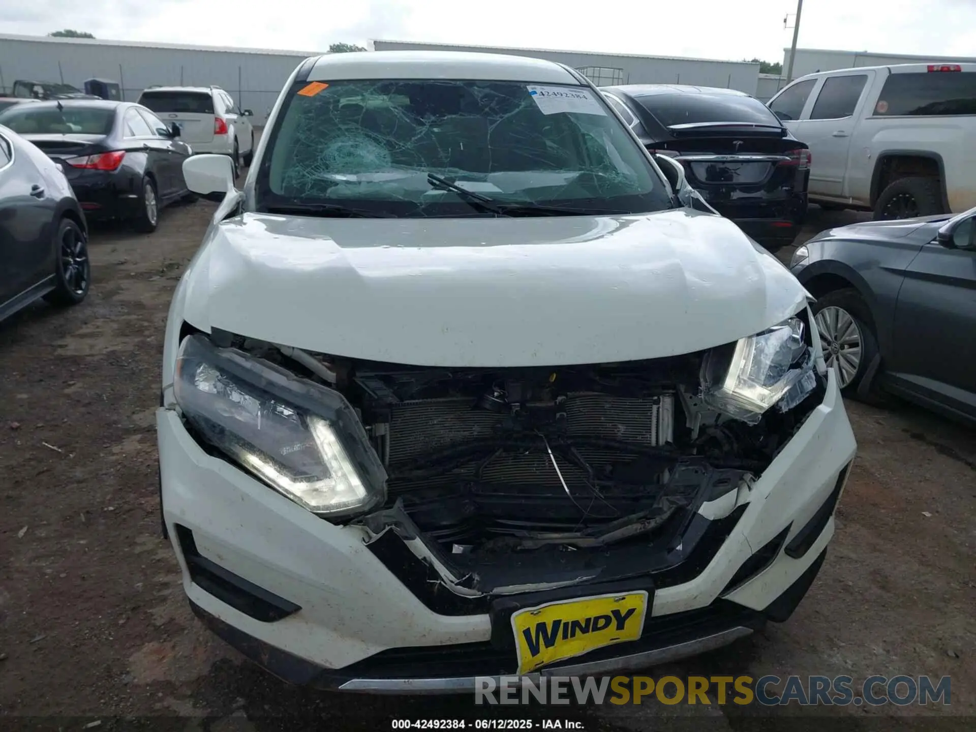 6 Photograph of a damaged car 5N1AT2MV0LC711564 NISSAN ROGUE 2020