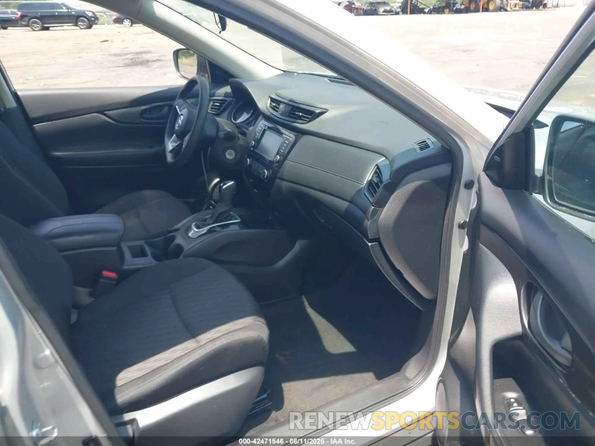 5 Photograph of a damaged car 5N1AT2MV0LC793120 NISSAN ROGUE 2020