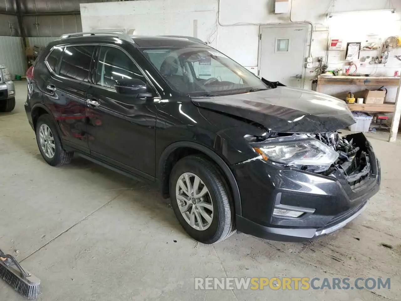 4 Photograph of a damaged car 5N1AT2MV2LC715891 NISSAN ROGUE 2020