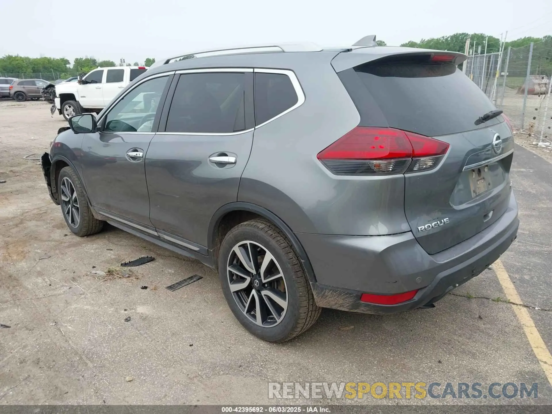 3 Photograph of a damaged car 5N1AT2MV6LC724867 NISSAN ROGUE 2020