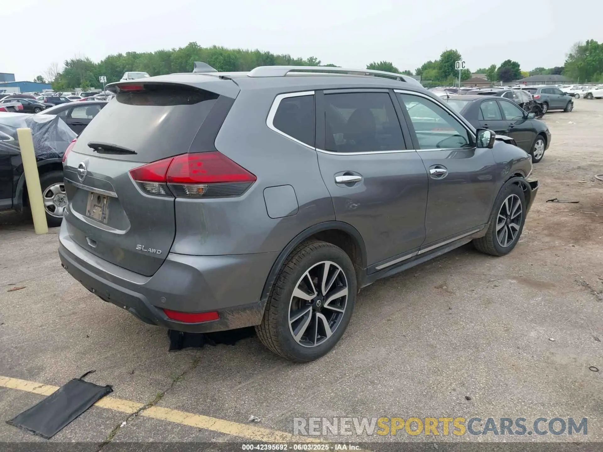 4 Photograph of a damaged car 5N1AT2MV6LC724867 NISSAN ROGUE 2020