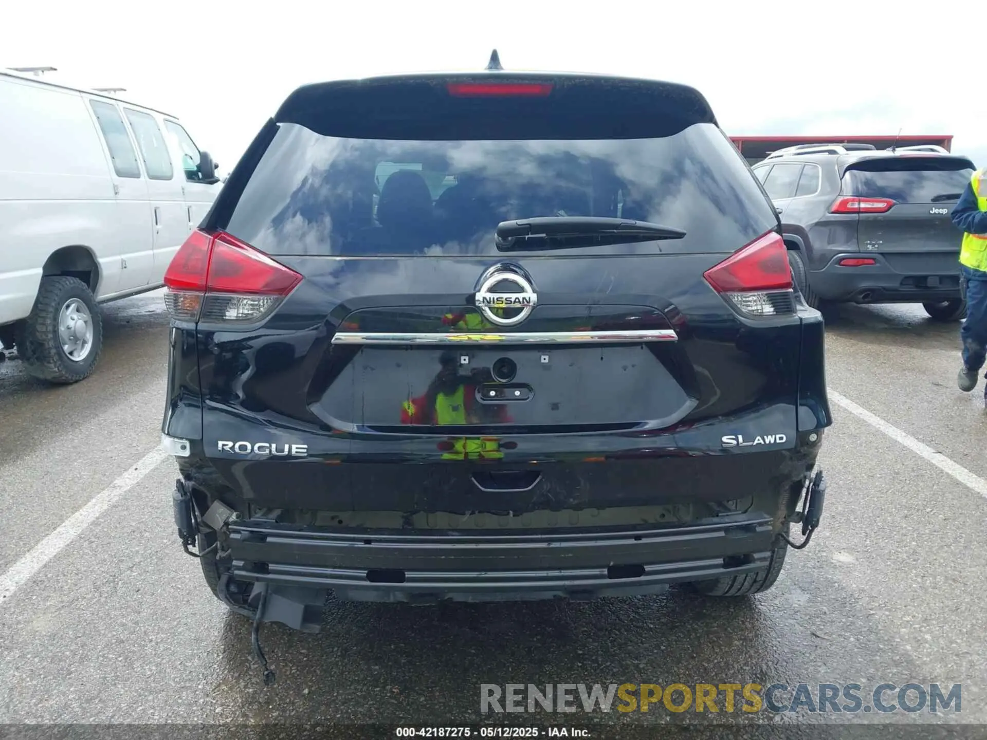 17 Photograph of a damaged car 5N1AT2MV6LC771851 NISSAN ROGUE 2020