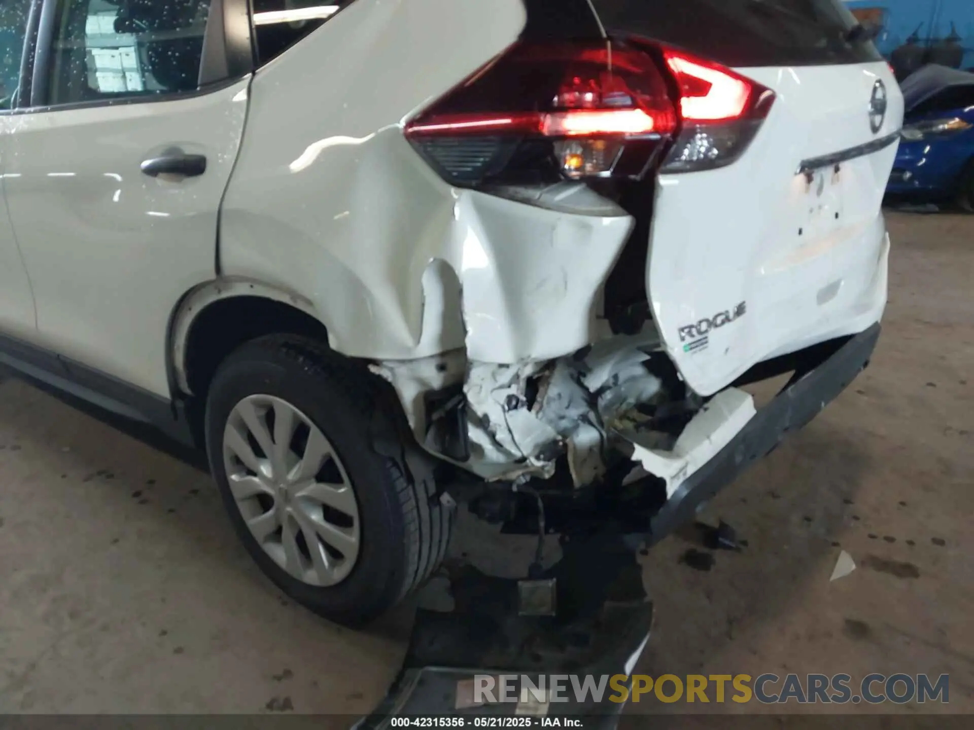 6 Photograph of a damaged car 5N1AT2MV9LC785811 NISSAN ROGUE 2020