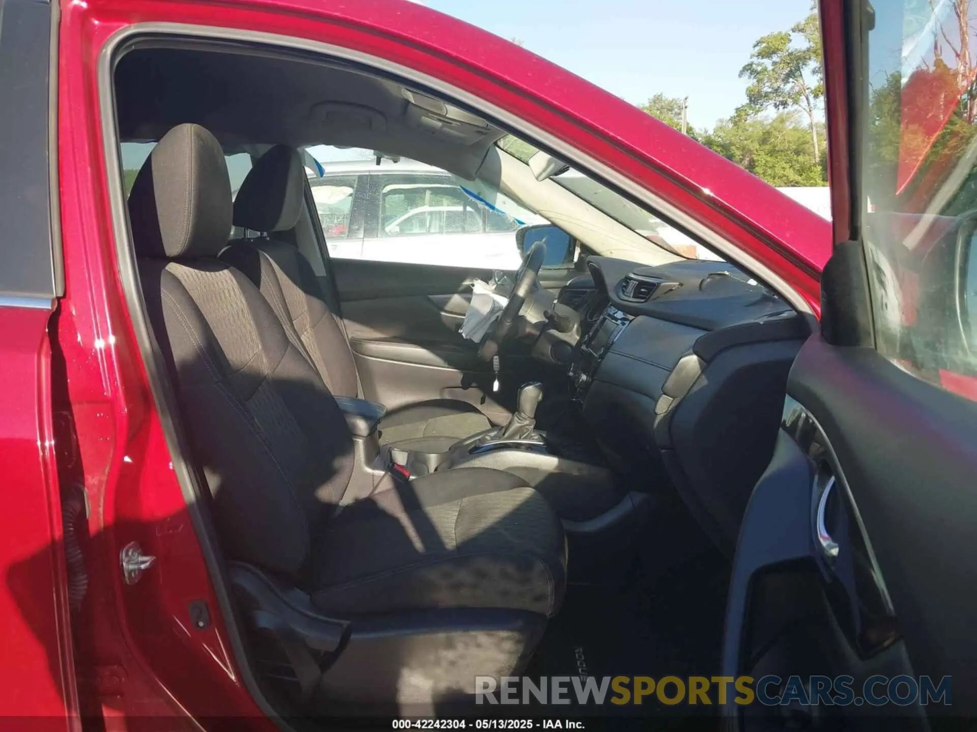 5 Photograph of a damaged car 5N1AT2MV9LC798168 NISSAN ROGUE 2020
