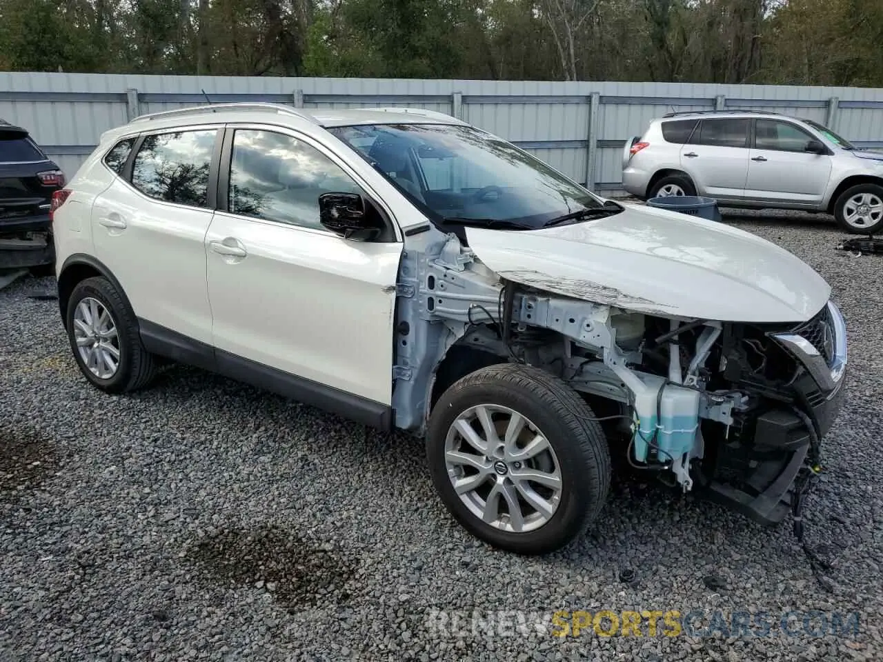 4 Photograph of a damaged car JN1BJ1CV6LW542145 NISSAN ROGUE 2020