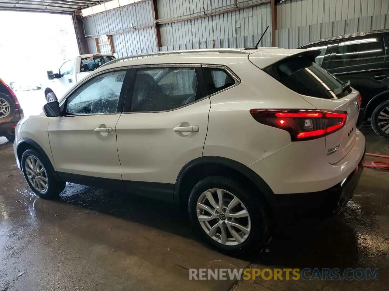 2 Photograph of a damaged car JN1BJ1CW0LW363446 NISSAN ROGUE 2020