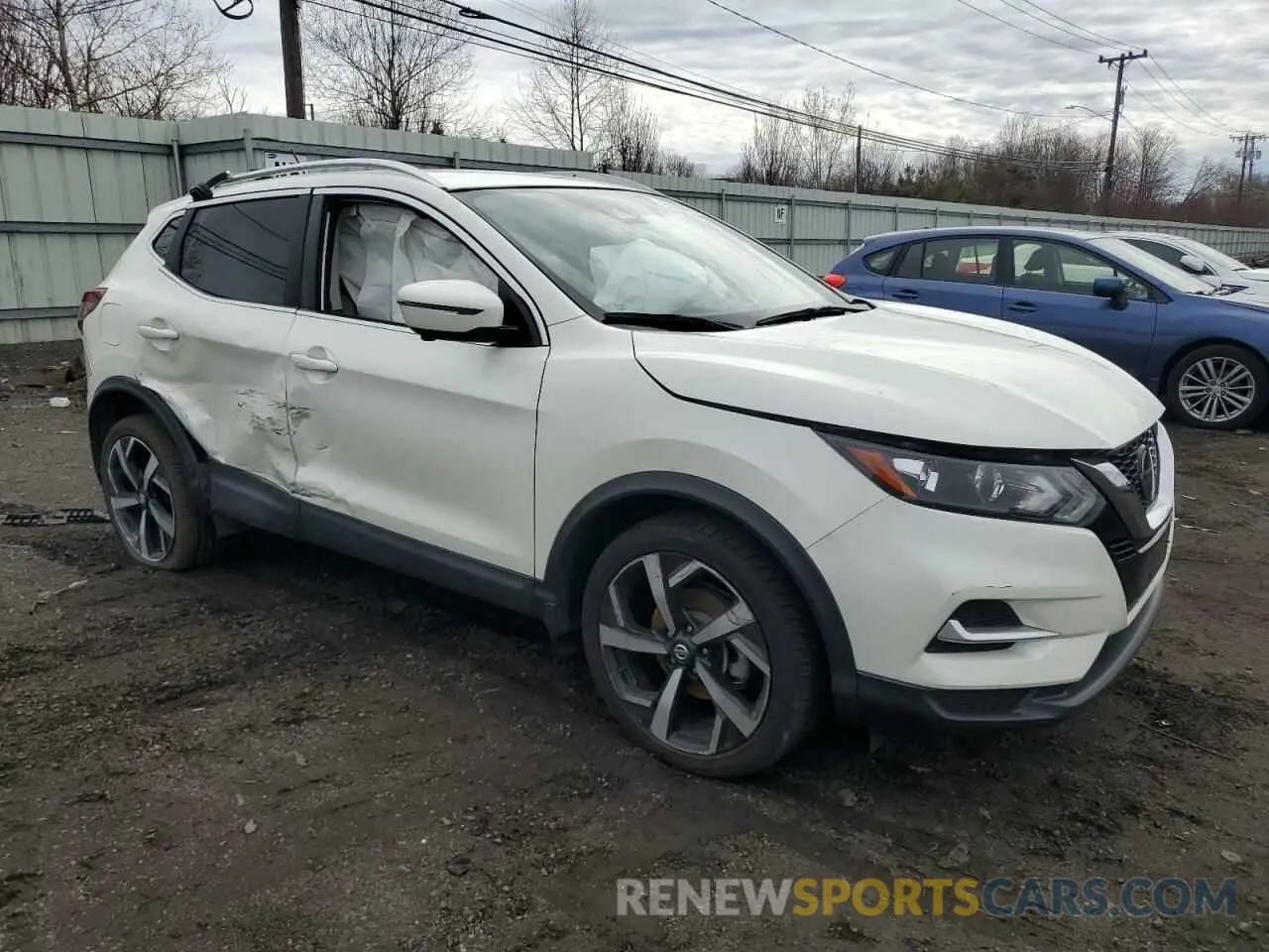 4 Photograph of a damaged car JN1BJ1CW7LW365100 NISSAN ROGUE 2020
