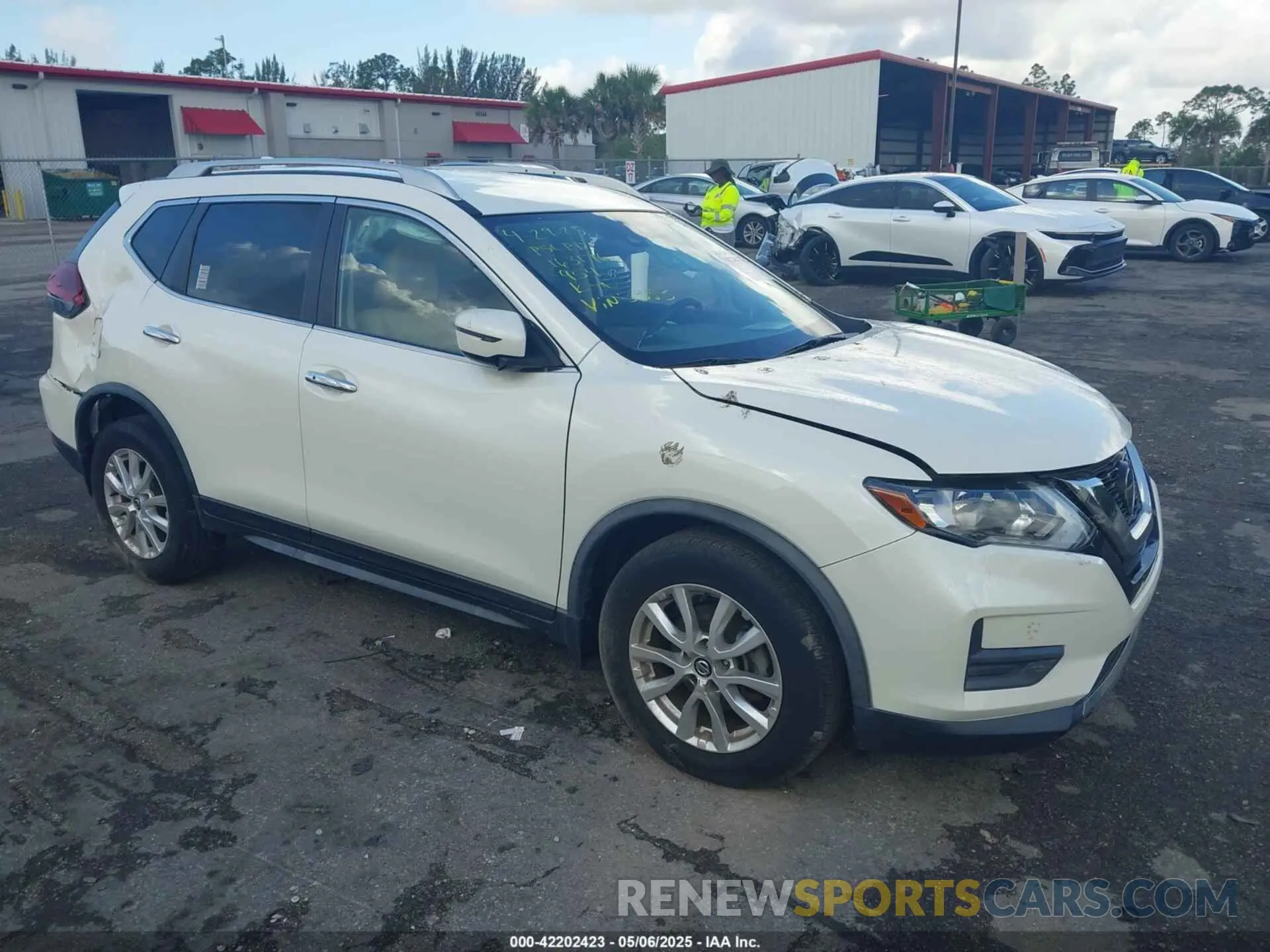 1 Фотография поврежденного автомобиля JN8AT2MT0LW043383 NISSAN ROGUE 2020