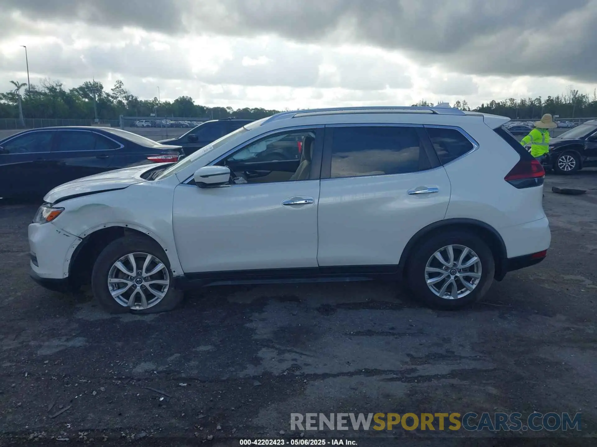 14 Фотография поврежденного автомобиля JN8AT2MT0LW043383 NISSAN ROGUE 2020