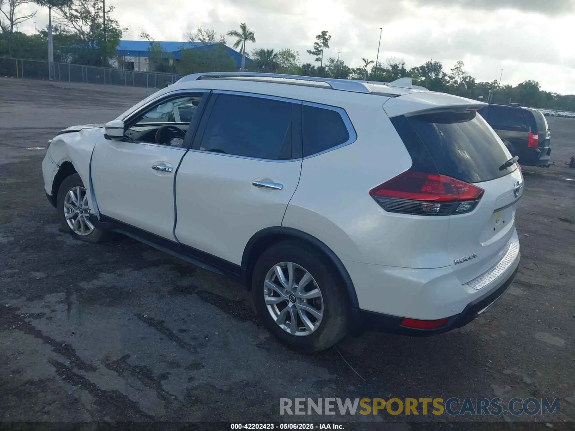 3 Фотография поврежденного автомобиля JN8AT2MT0LW043383 NISSAN ROGUE 2020