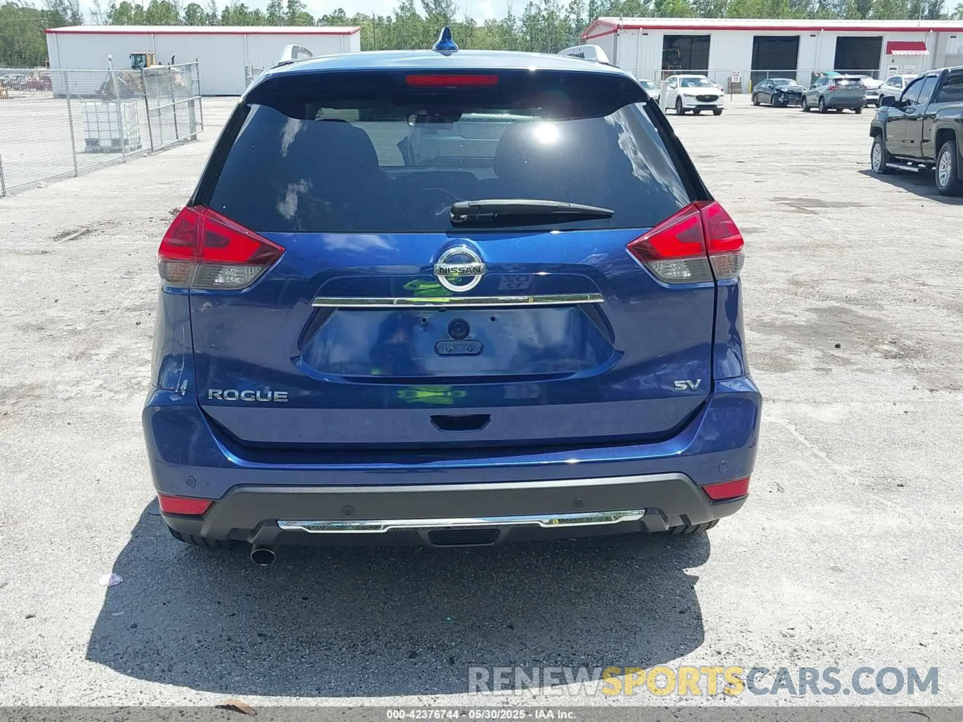 17 Photograph of a damaged car JN8AT2MT3LW008157 NISSAN ROGUE 2020