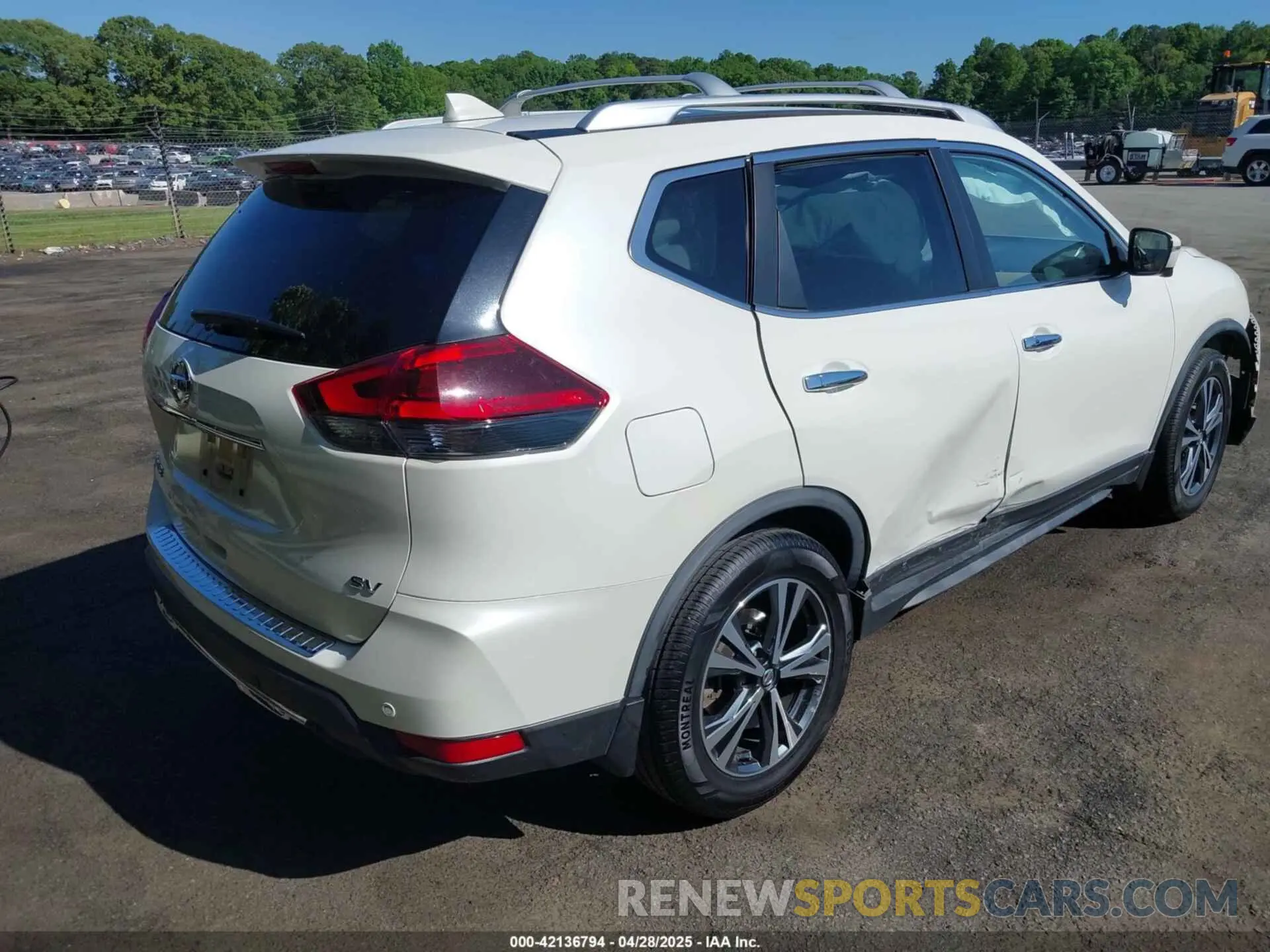 4 Photograph of a damaged car JN8AT2MT4LW007258 NISSAN ROGUE 2020