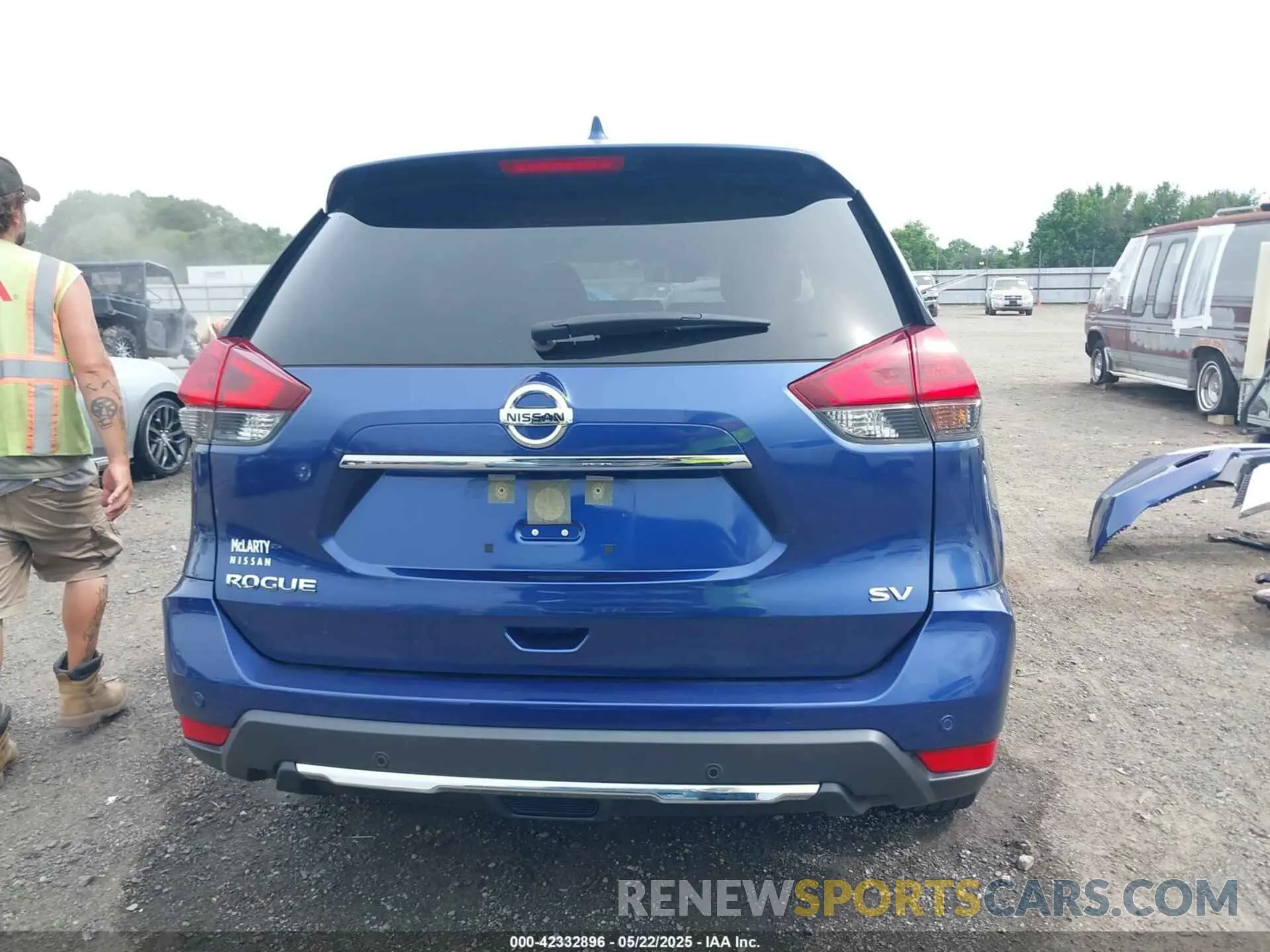 17 Photograph of a damaged car JN8AT2MT4LW042639 NISSAN ROGUE 2020