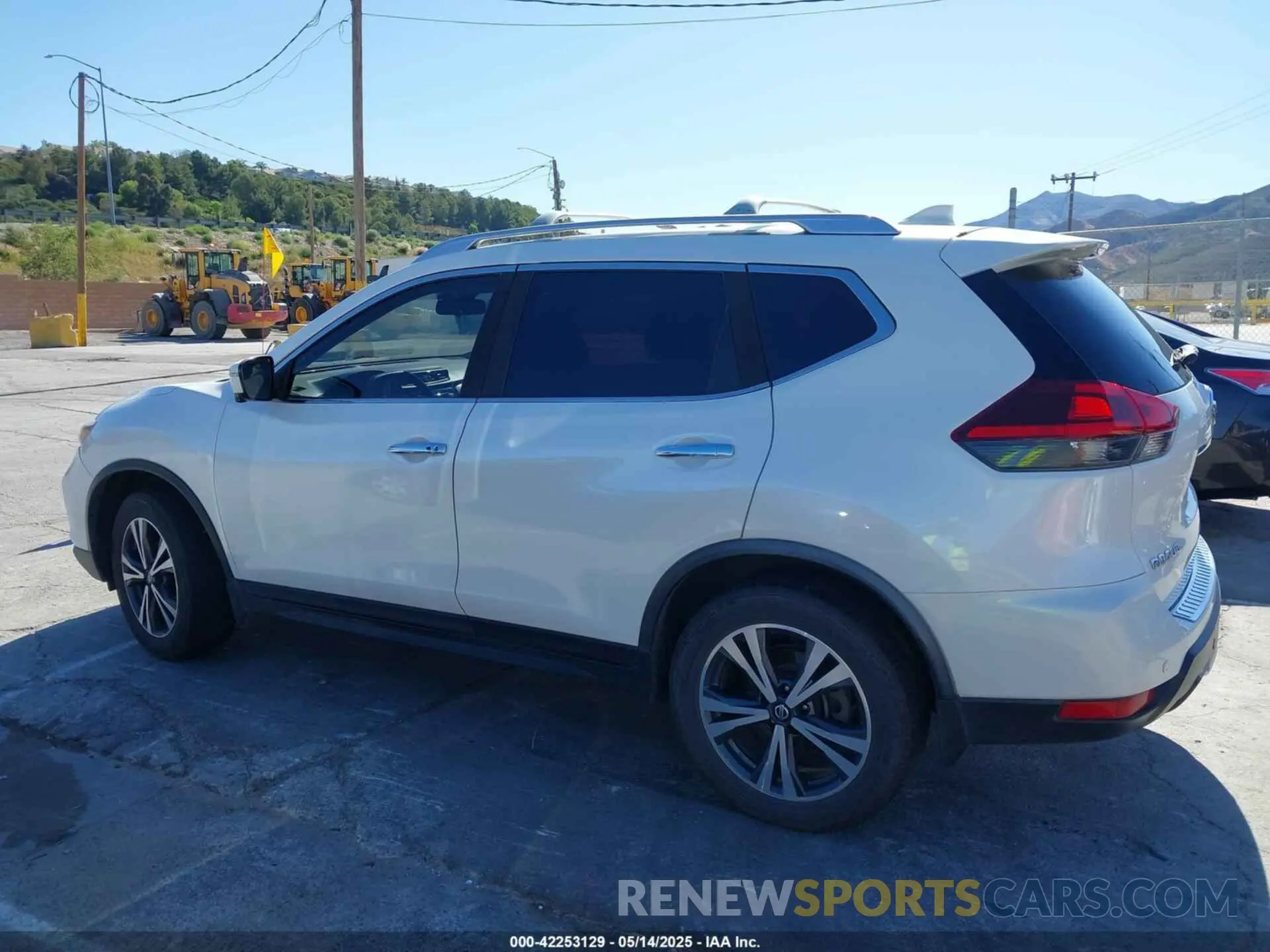 14 Photograph of a damaged car JN8AT2MT5LW012260 NISSAN ROGUE 2020