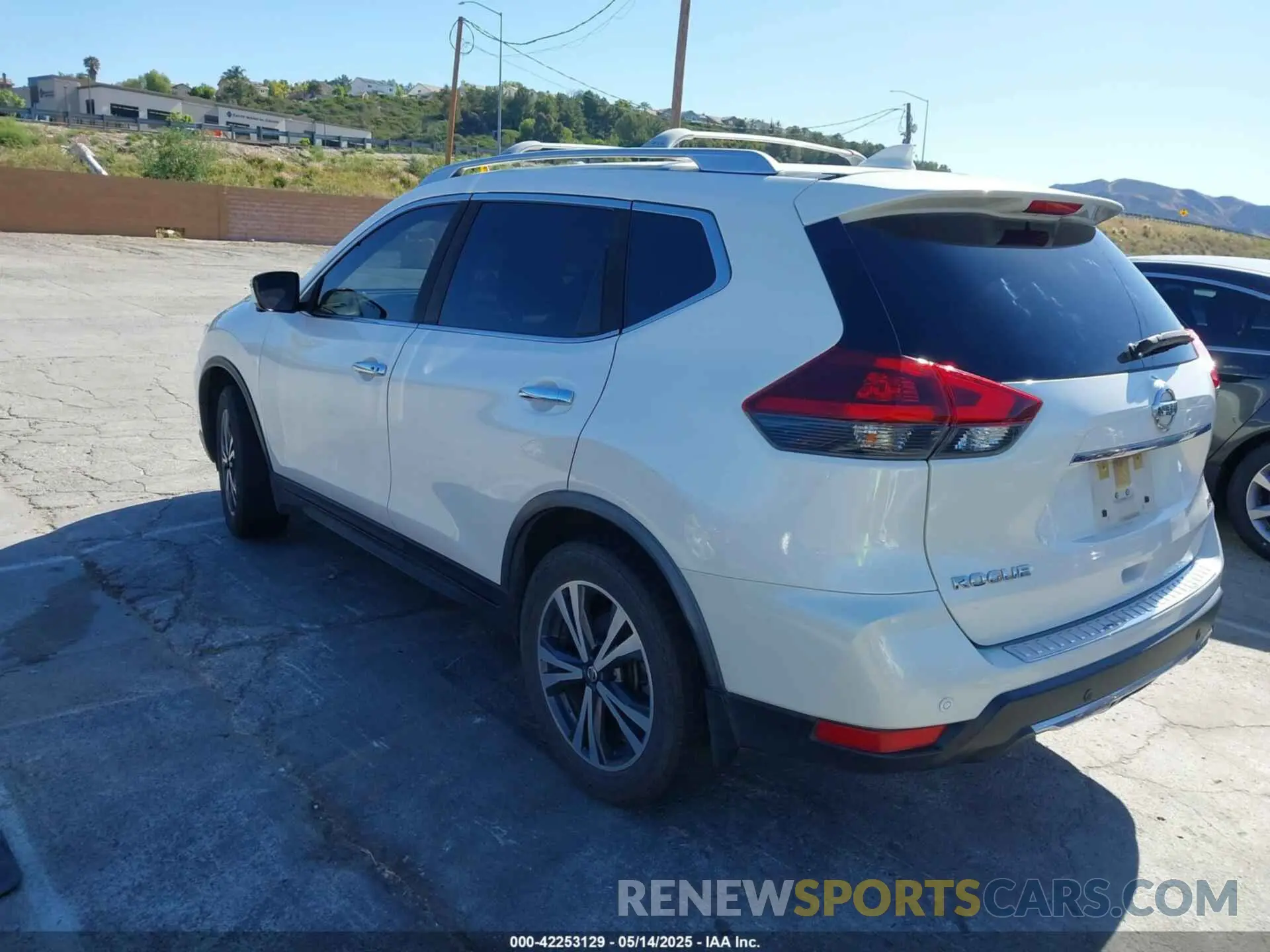 3 Photograph of a damaged car JN8AT2MT5LW012260 NISSAN ROGUE 2020