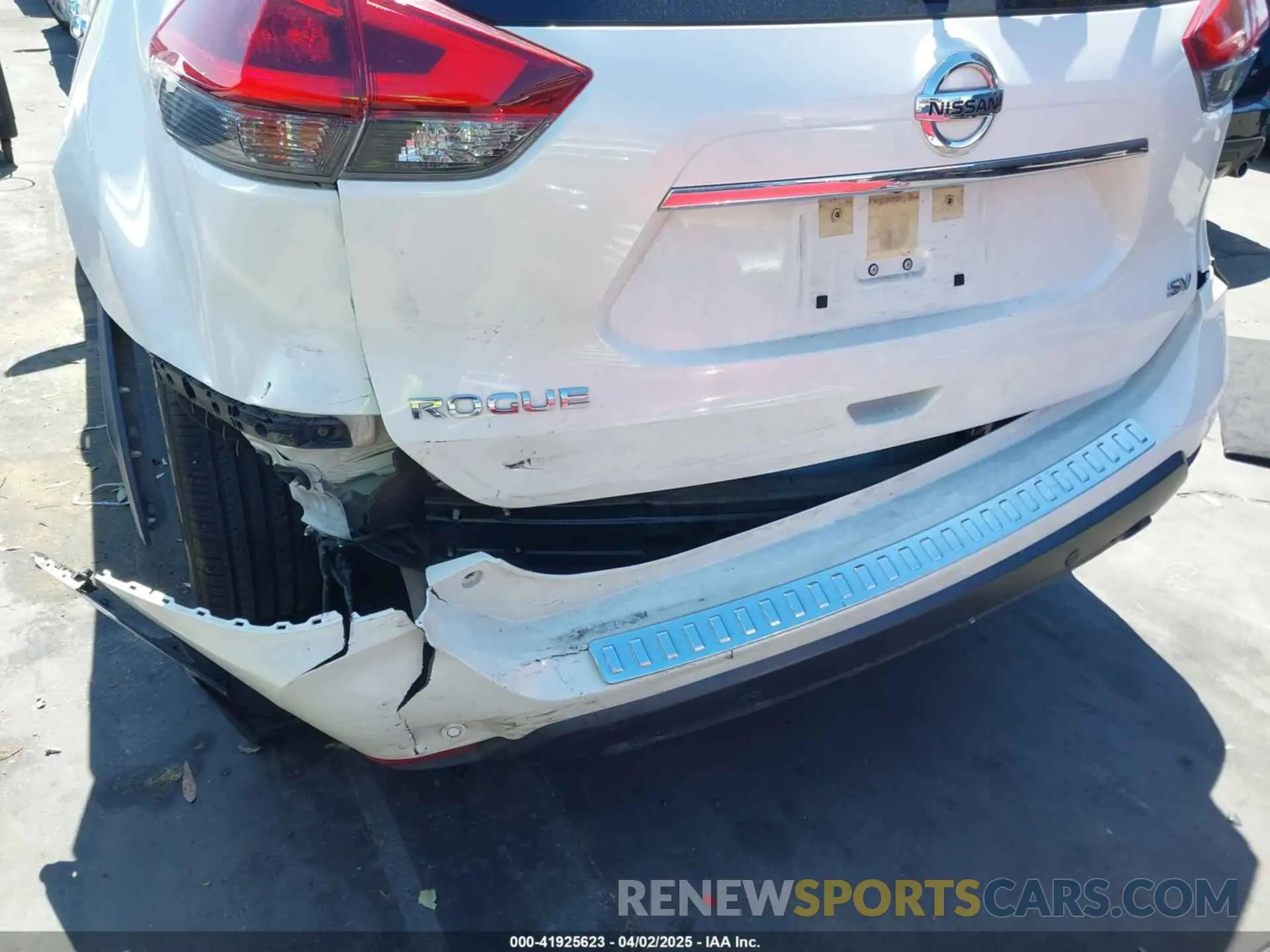 17 Photograph of a damaged car JN8AT2MT6LW003230 NISSAN ROGUE 2020