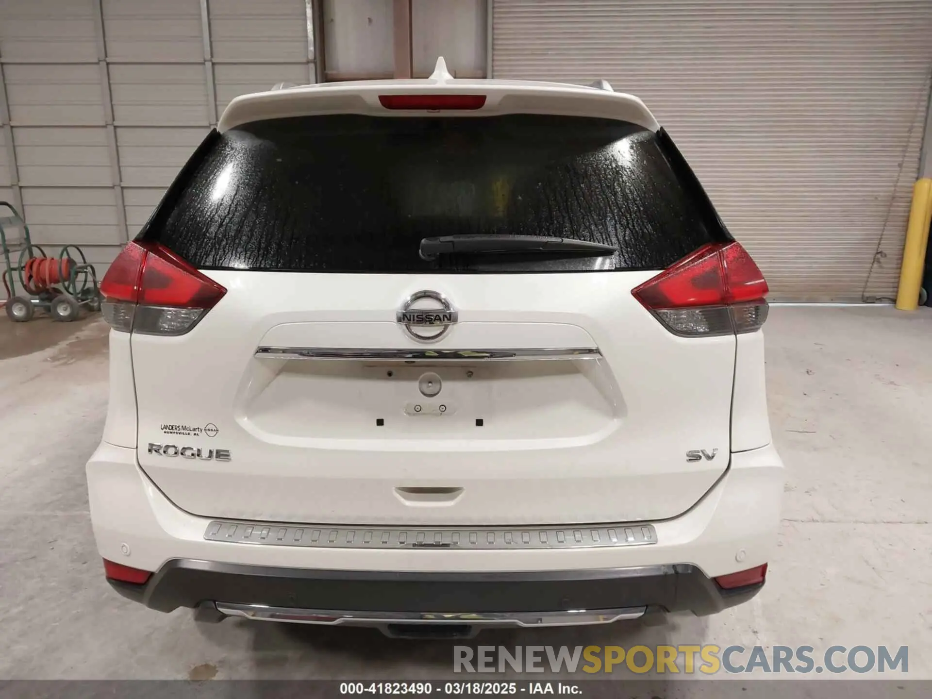 17 Photograph of a damaged car JN8AT2MT8LW005075 NISSAN ROGUE 2020