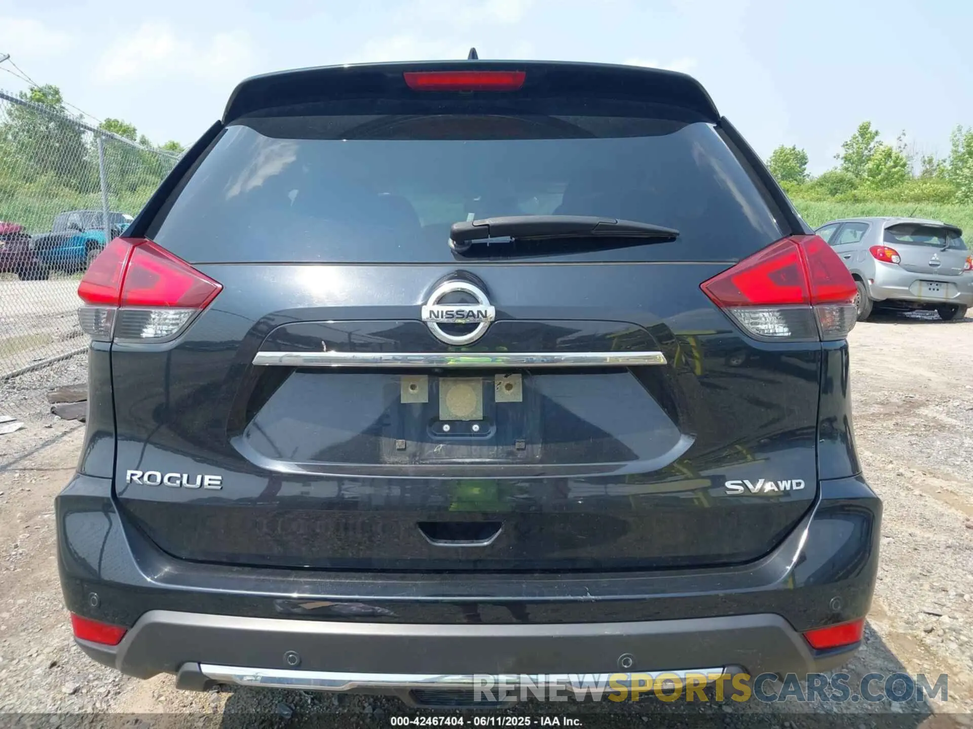 17 Photograph of a damaged car JN8AT2MV2LW109143 NISSAN ROGUE 2020