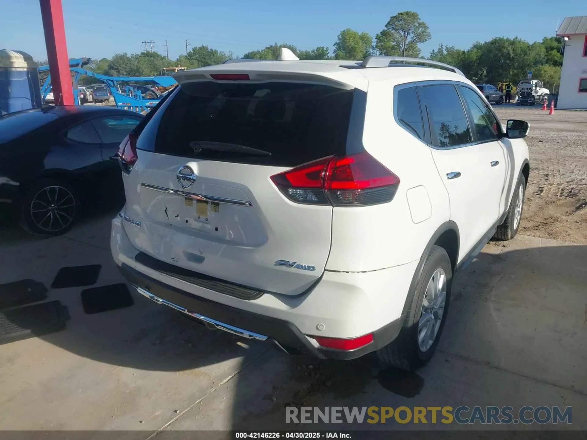 4 Photograph of a damaged car JN8AT2MV4LW112285 NISSAN ROGUE 2020