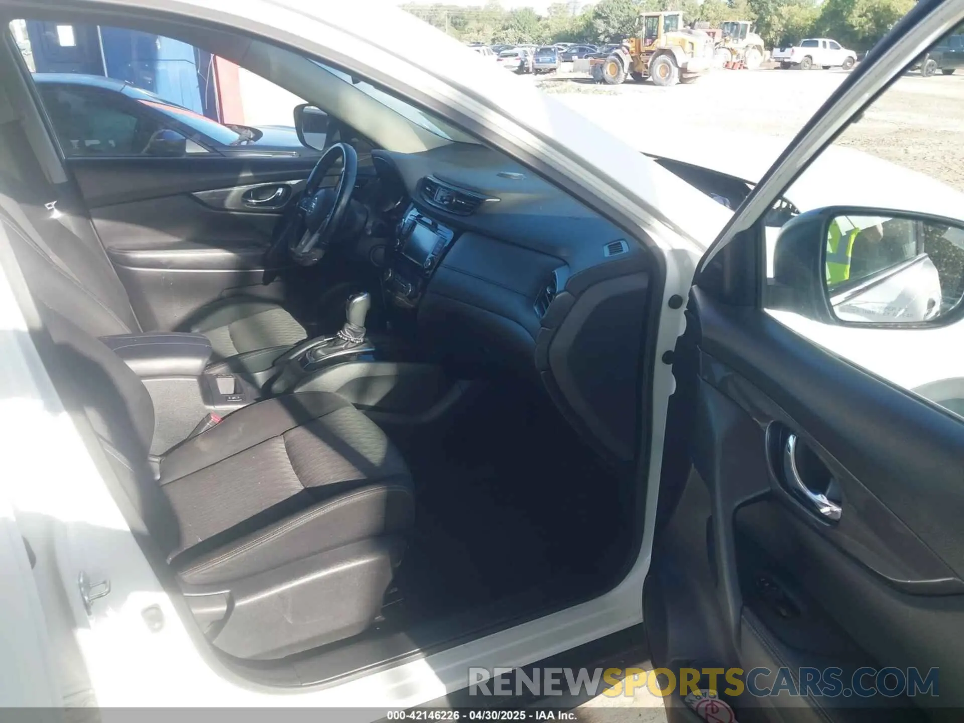 5 Photograph of a damaged car JN8AT2MV4LW112285 NISSAN ROGUE 2020