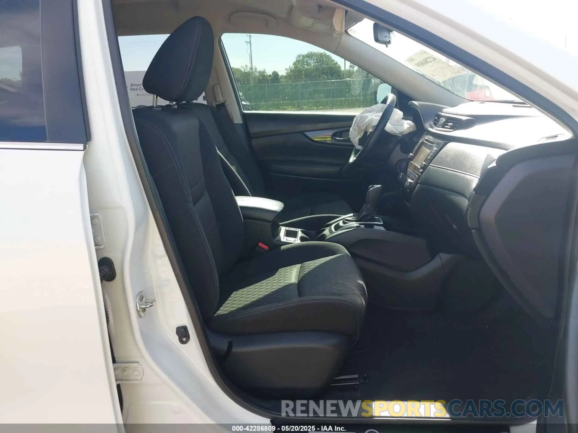 5 Photograph of a damaged car JN8AT2MV4LW132438 NISSAN ROGUE 2020