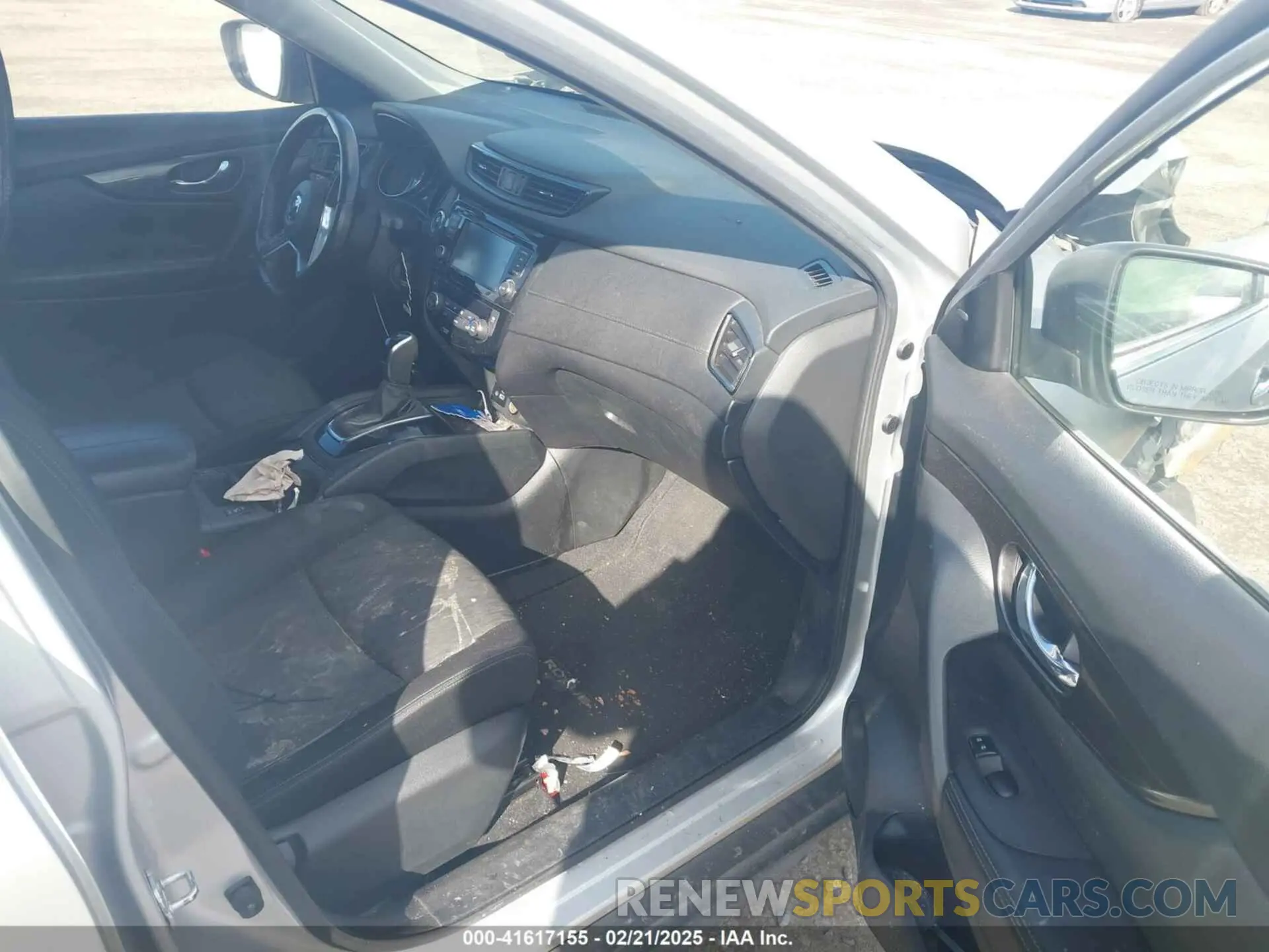 5 Photograph of a damaged car JN8AT2MV5LW138765 NISSAN ROGUE 2020