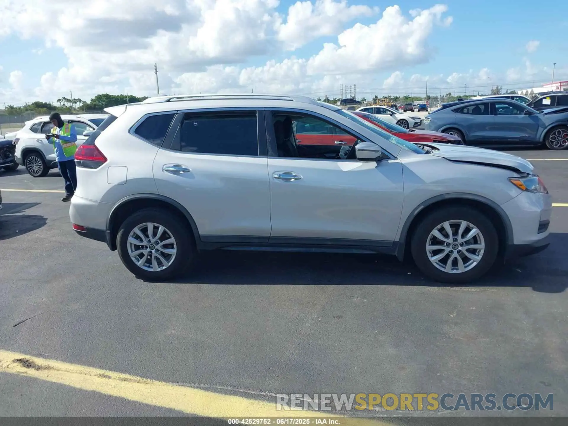 13 Фотография поврежденного автомобиля KNMAT2MT0LP515412 NISSAN ROGUE 2020