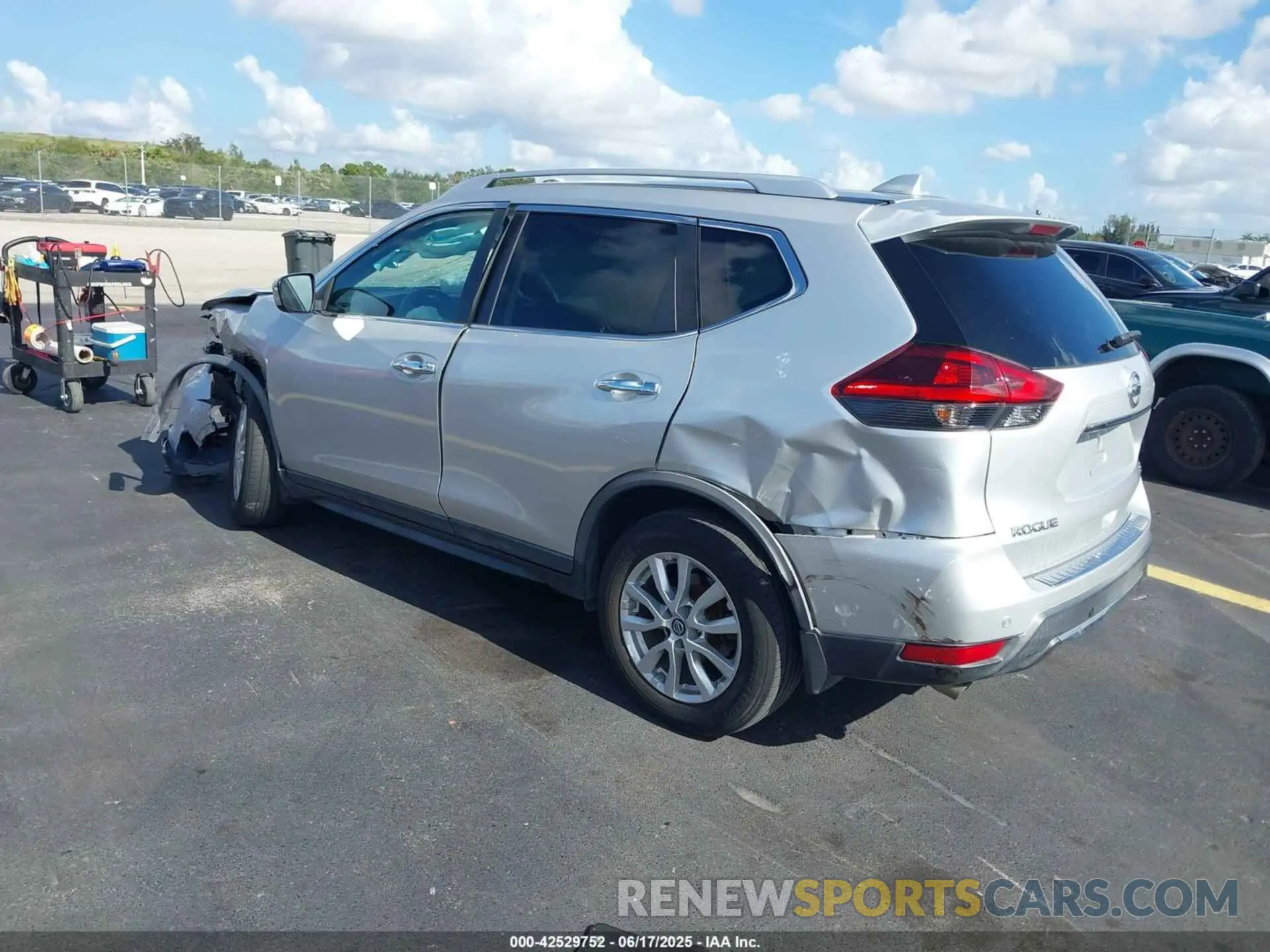 3 Фотография поврежденного автомобиля KNMAT2MT0LP515412 NISSAN ROGUE 2020
