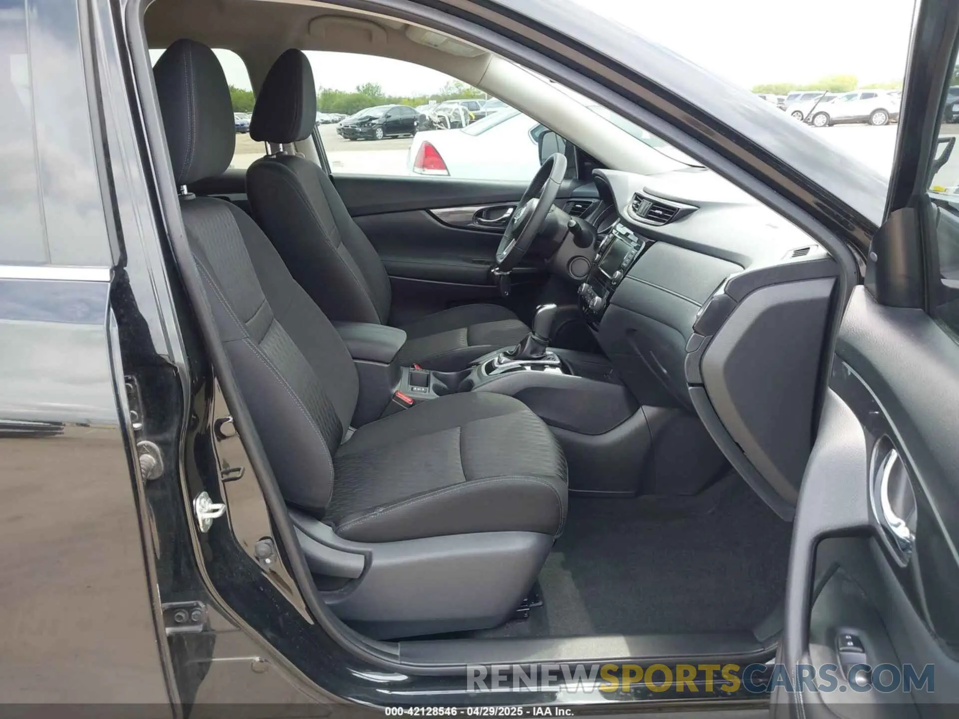 5 Photograph of a damaged car KNMAT2MT3LP521933 NISSAN ROGUE 2020