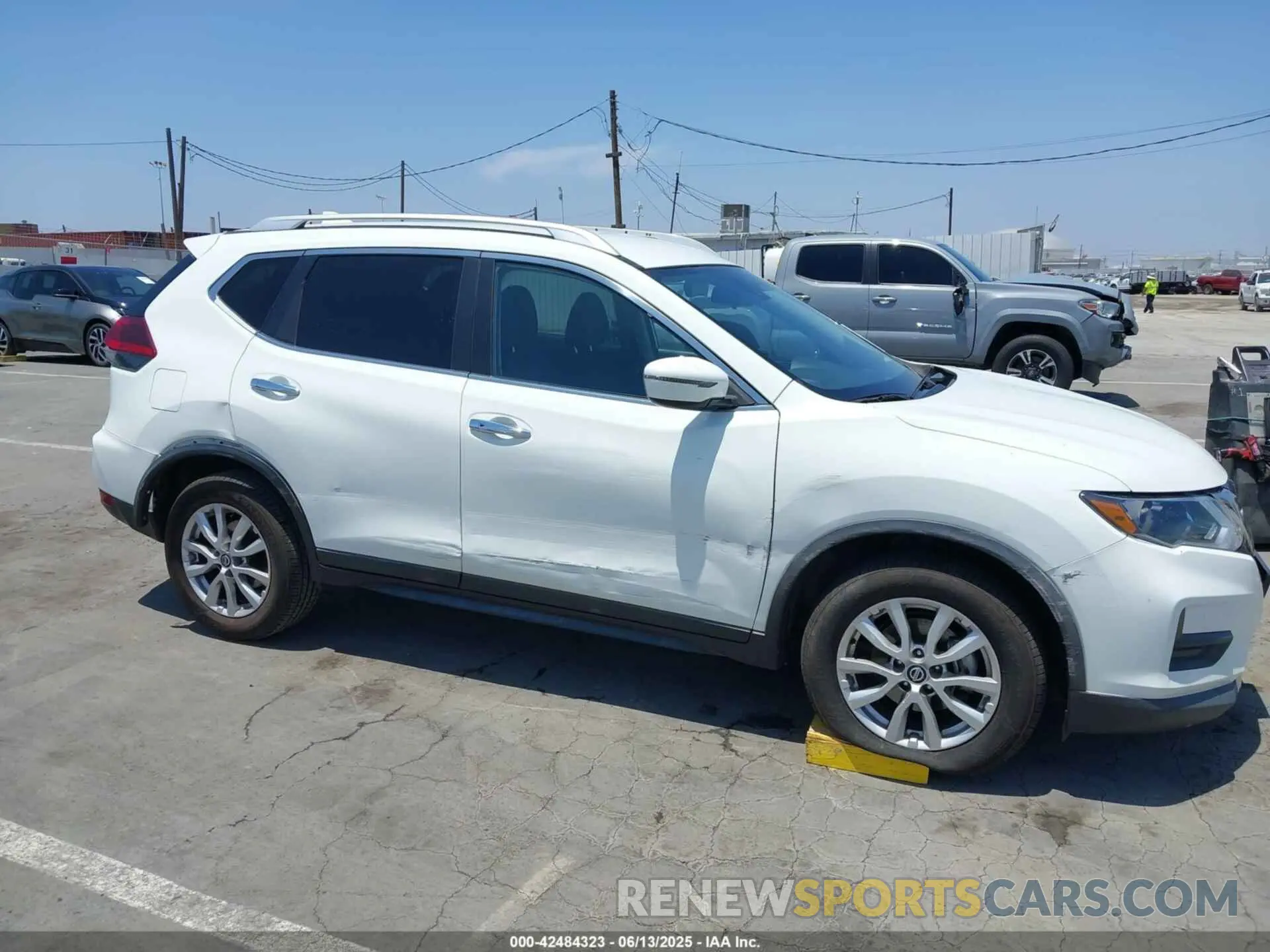 6 Photograph of a damaged car KNMAT2MT3LP529563 NISSAN ROGUE 2020