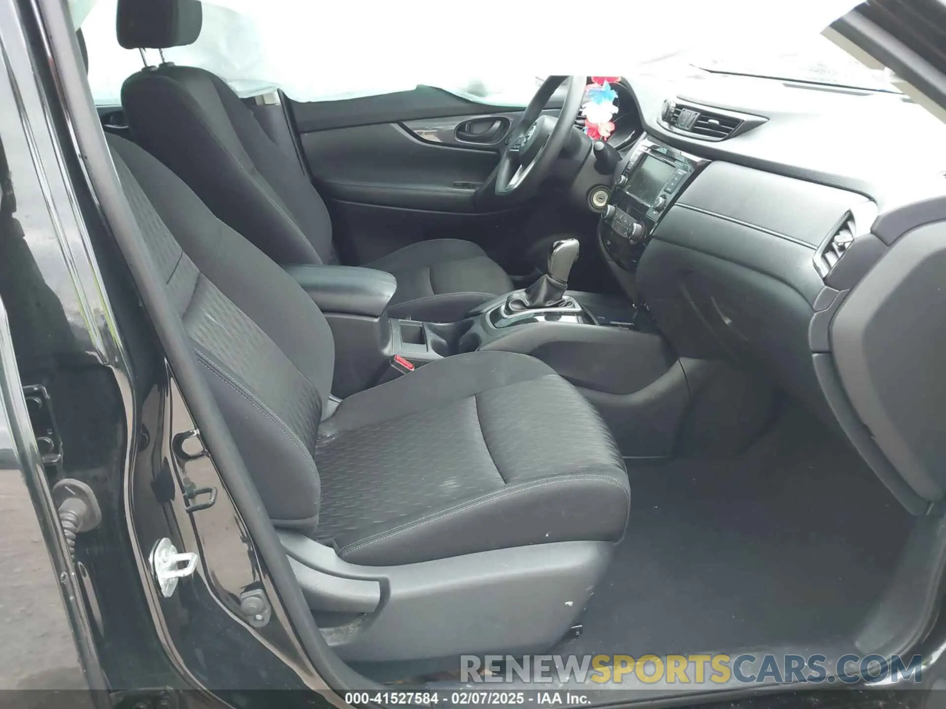 5 Photograph of a damaged car KNMAT2MT3LP542894 NISSAN ROGUE 2020