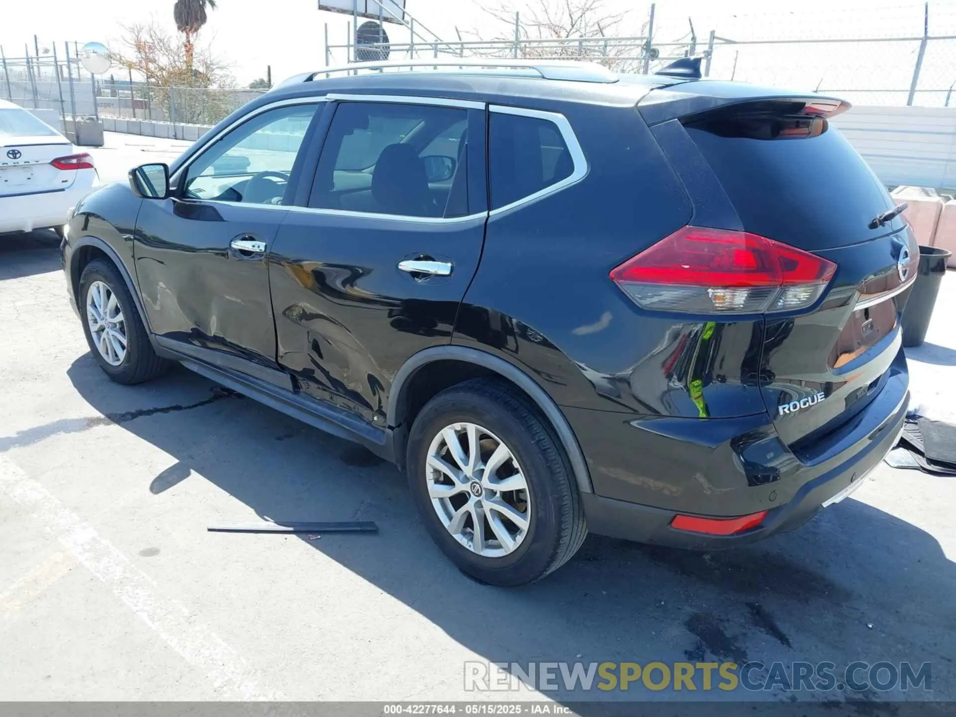 3 Фотография поврежденного автомобиля KNMAT2MT4LP526705 NISSAN ROGUE 2020