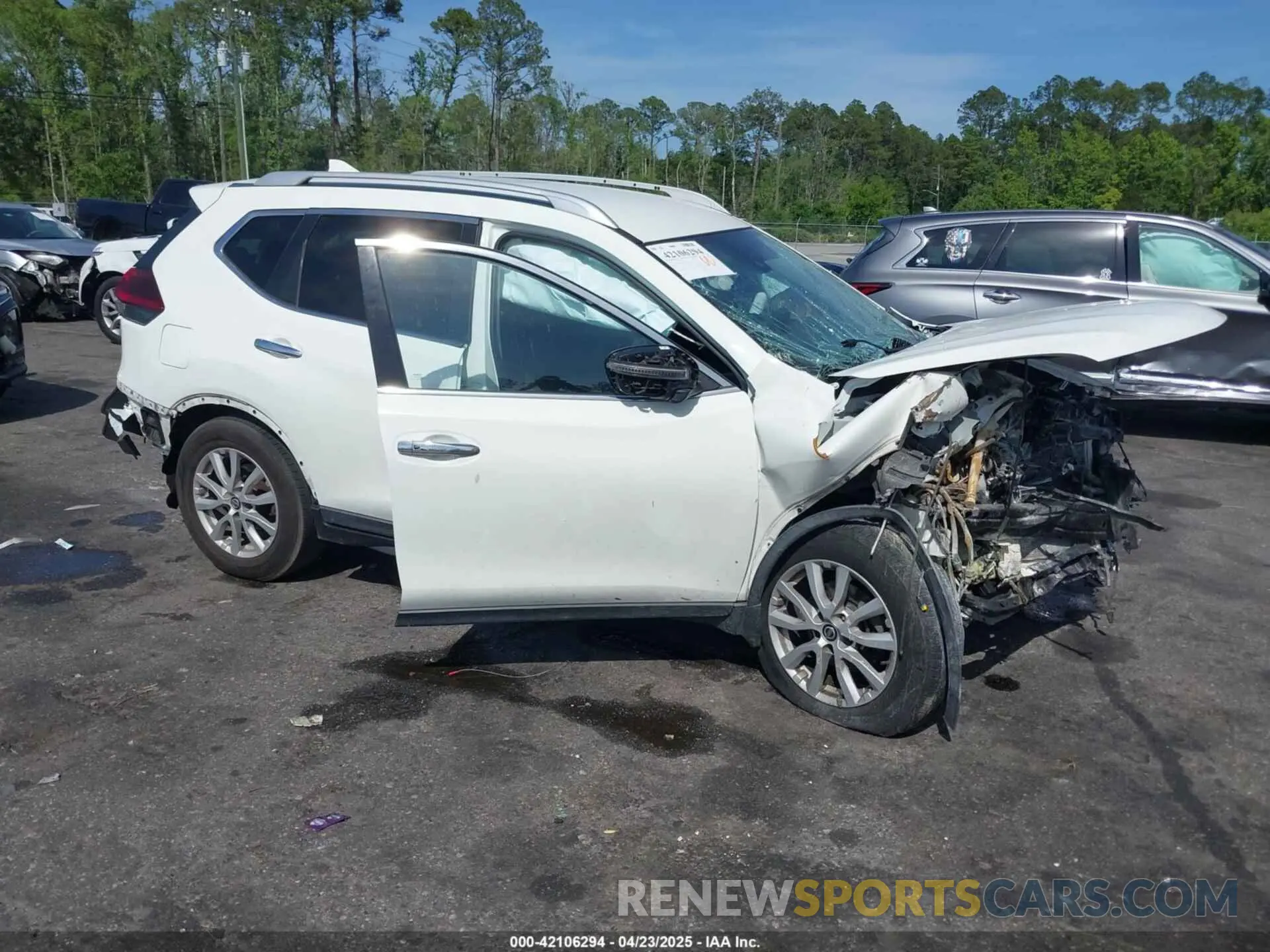 1 Photograph of a damaged car KNMAT2MT8LP524584 NISSAN ROGUE 2020