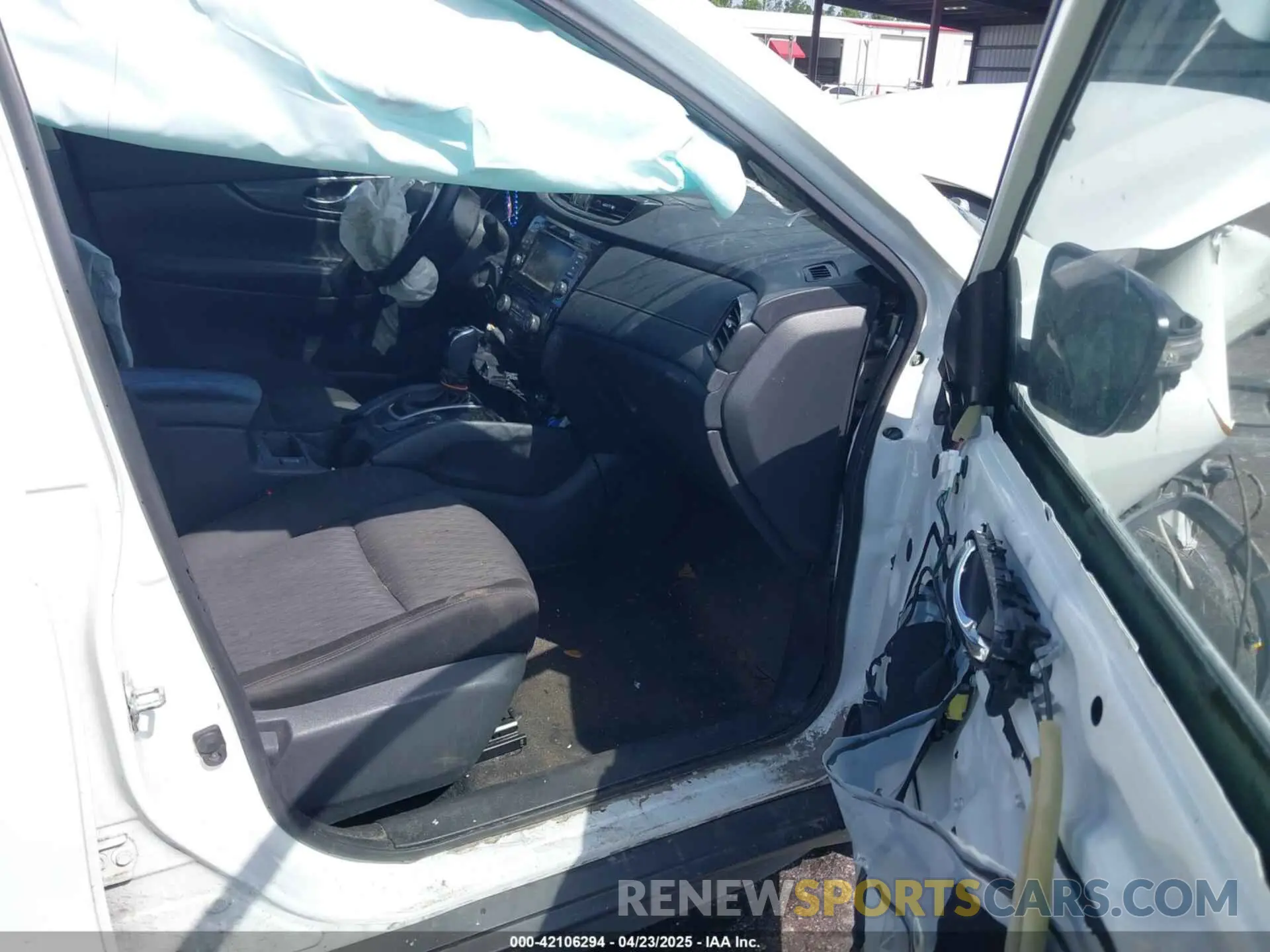 5 Photograph of a damaged car KNMAT2MT8LP524584 NISSAN ROGUE 2020