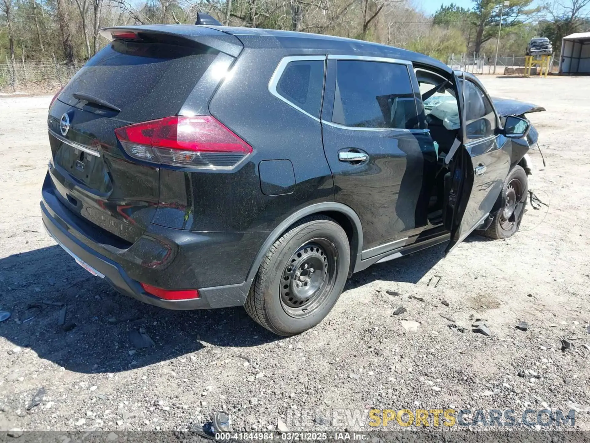 4 Photograph of a damaged car KNMAT2MT9LP529339 NISSAN ROGUE 2020