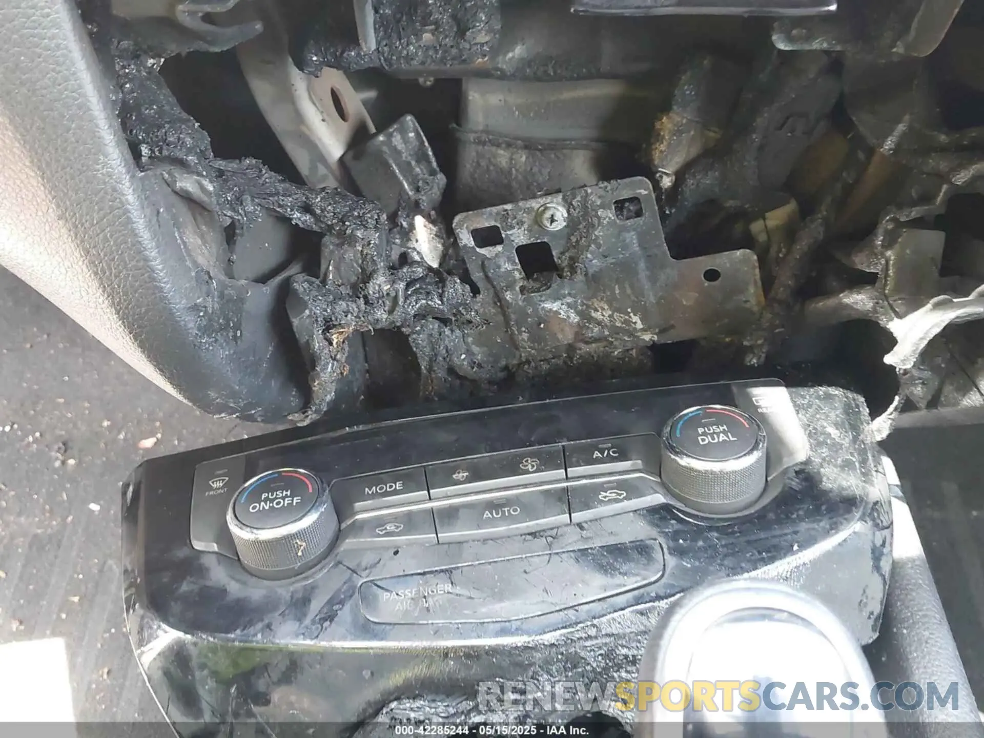 12 Photograph of a damaged car KNMAT2MV2LP523996 NISSAN ROGUE 2020