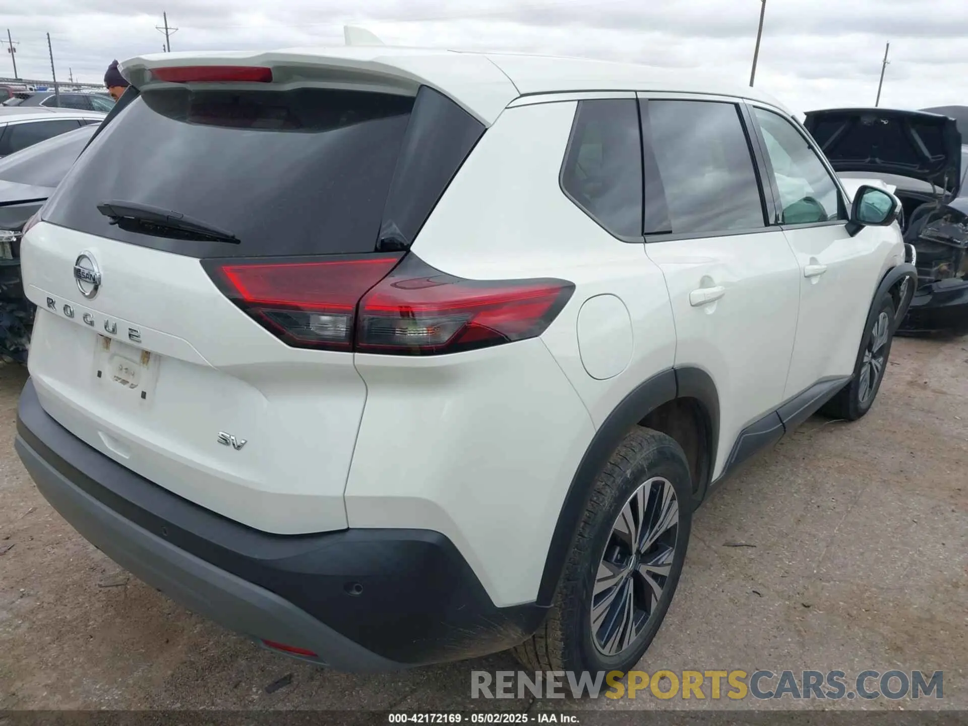 4 Photograph of a damaged car 5N1AT3BA1MC724220 NISSAN ROGUE 2021