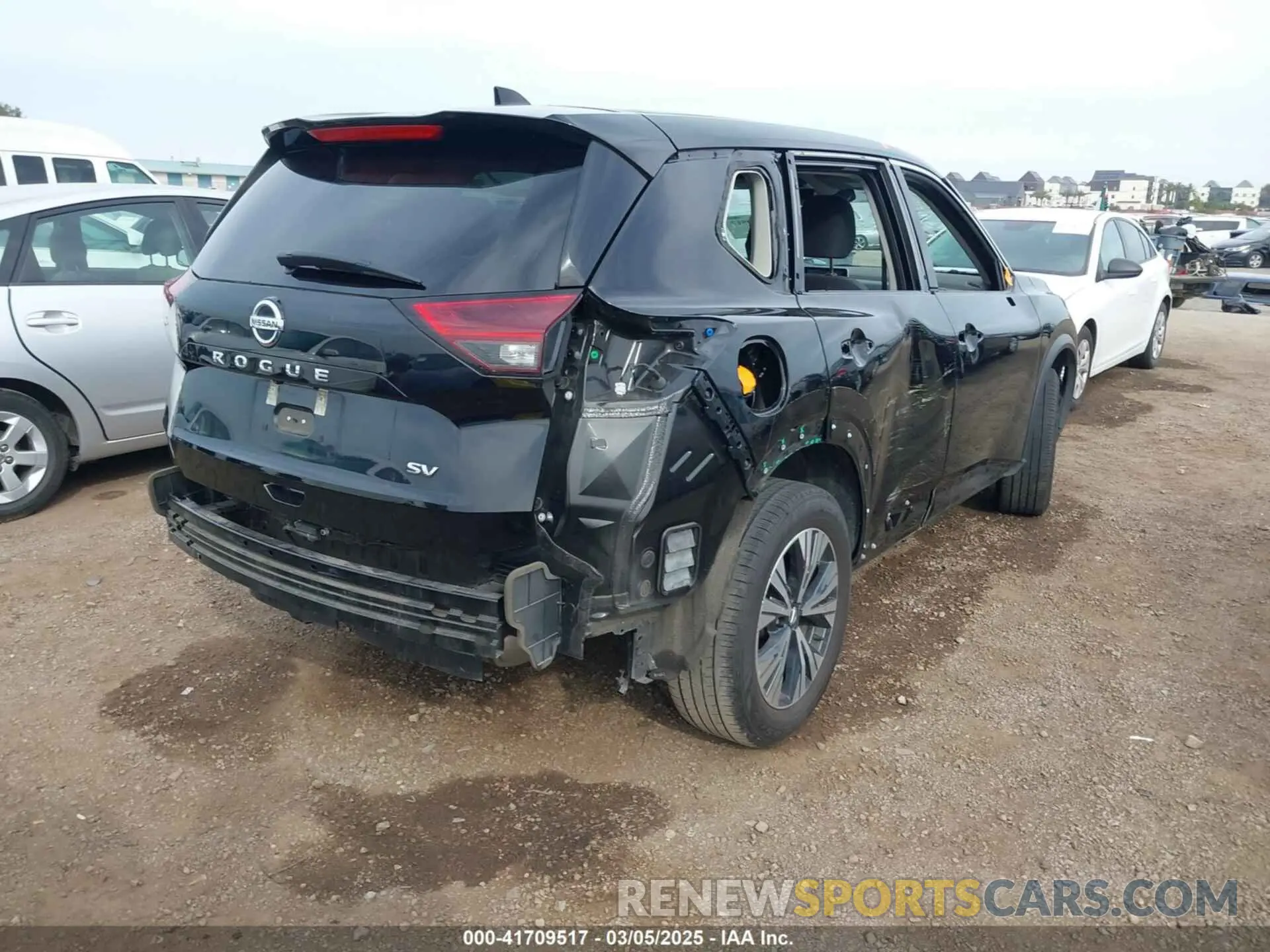 4 Photograph of a damaged car 5N1AT3BA2MC727742 NISSAN ROGUE 2021