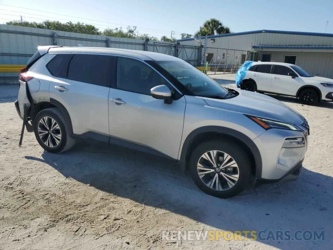 4 Photograph of a damaged car 5N1AT3BA8MC701632 NISSAN ROGUE 2021