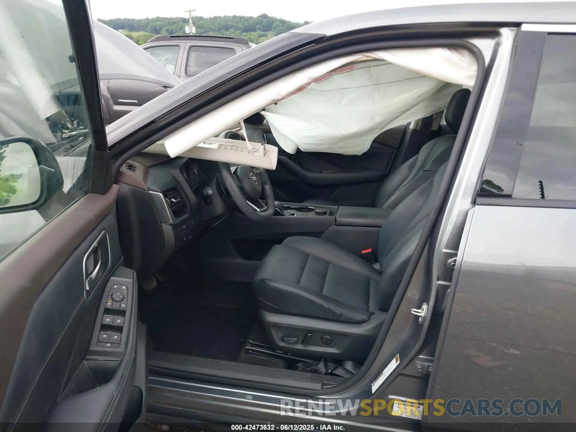 5 Photograph of a damaged car 5N1AT3BB0MC686343 NISSAN ROGUE 2021