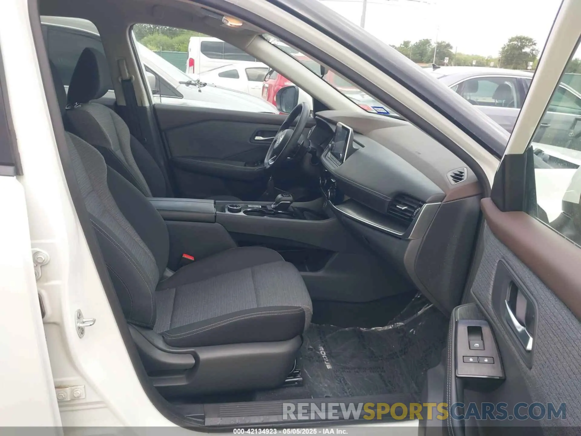 5 Photograph of a damaged car 5N1AT3BB4MC817550 NISSAN ROGUE 2021