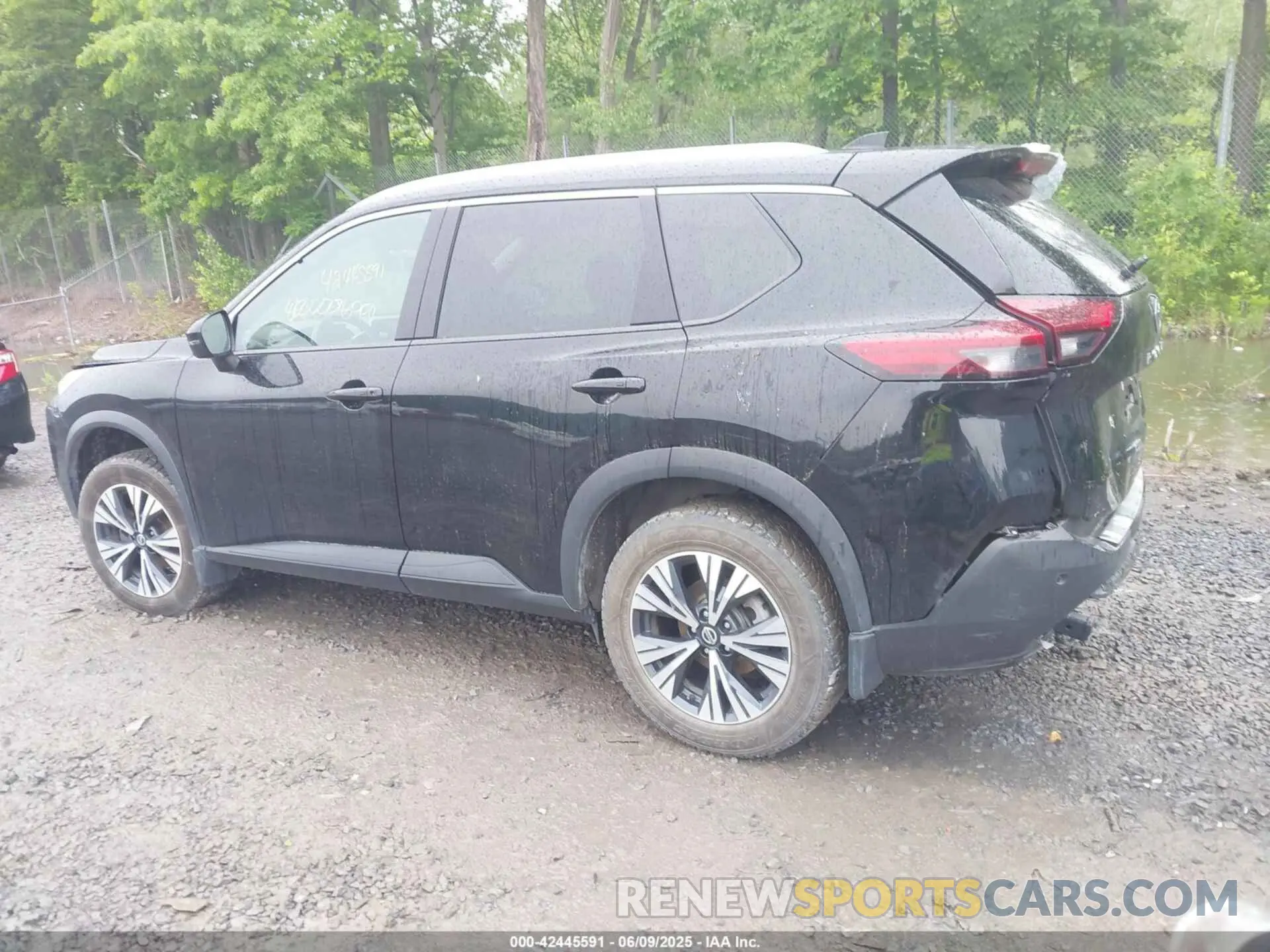 14 Photograph of a damaged car 5N1AT3BB5MC810400 NISSAN ROGUE 2021