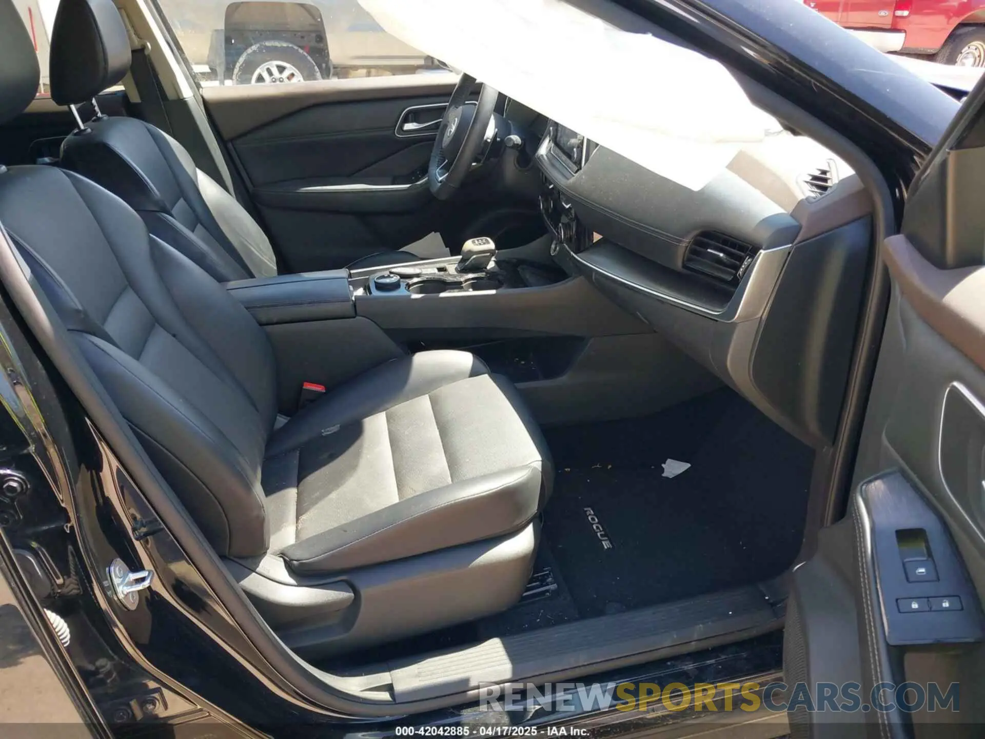 5 Photograph of a damaged car 5N1AT3BB9MC772427 NISSAN ROGUE 2021