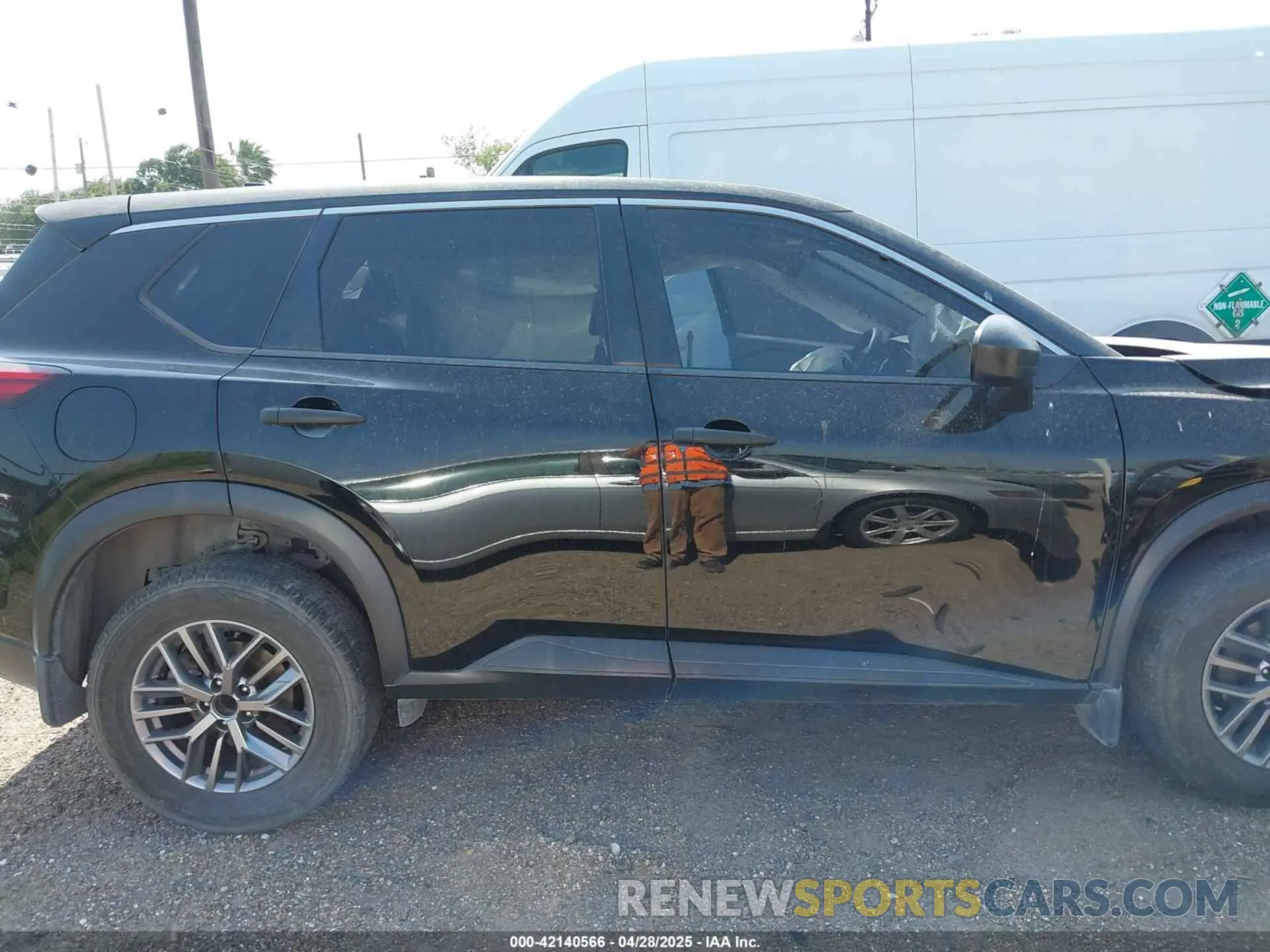 14 Photograph of a damaged car JN8AT3AA9MW013907 NISSAN ROGUE 2021