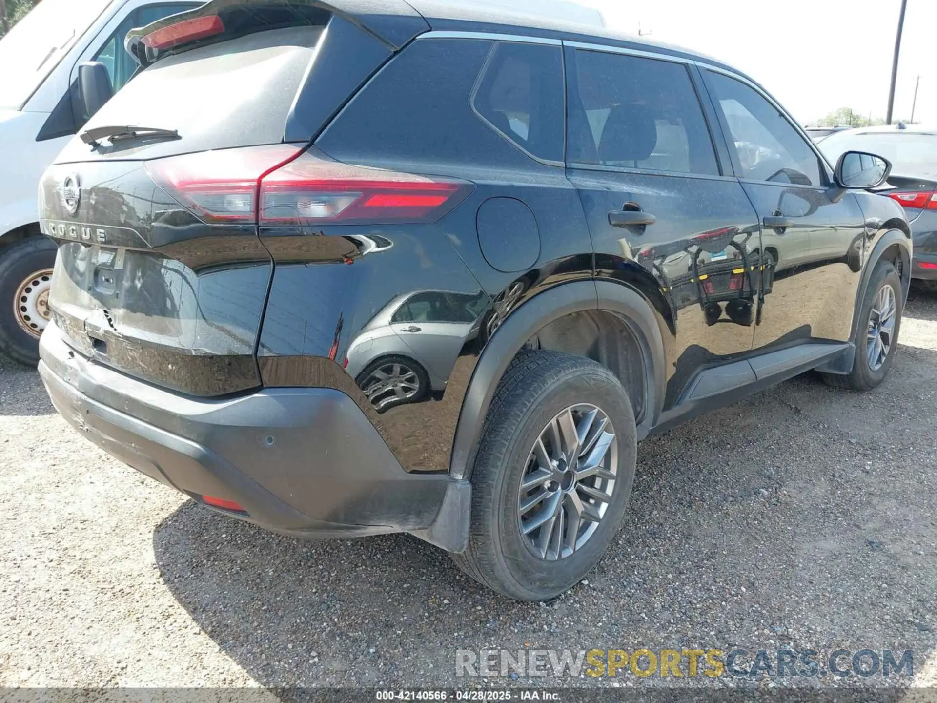 4 Photograph of a damaged car JN8AT3AA9MW013907 NISSAN ROGUE 2021